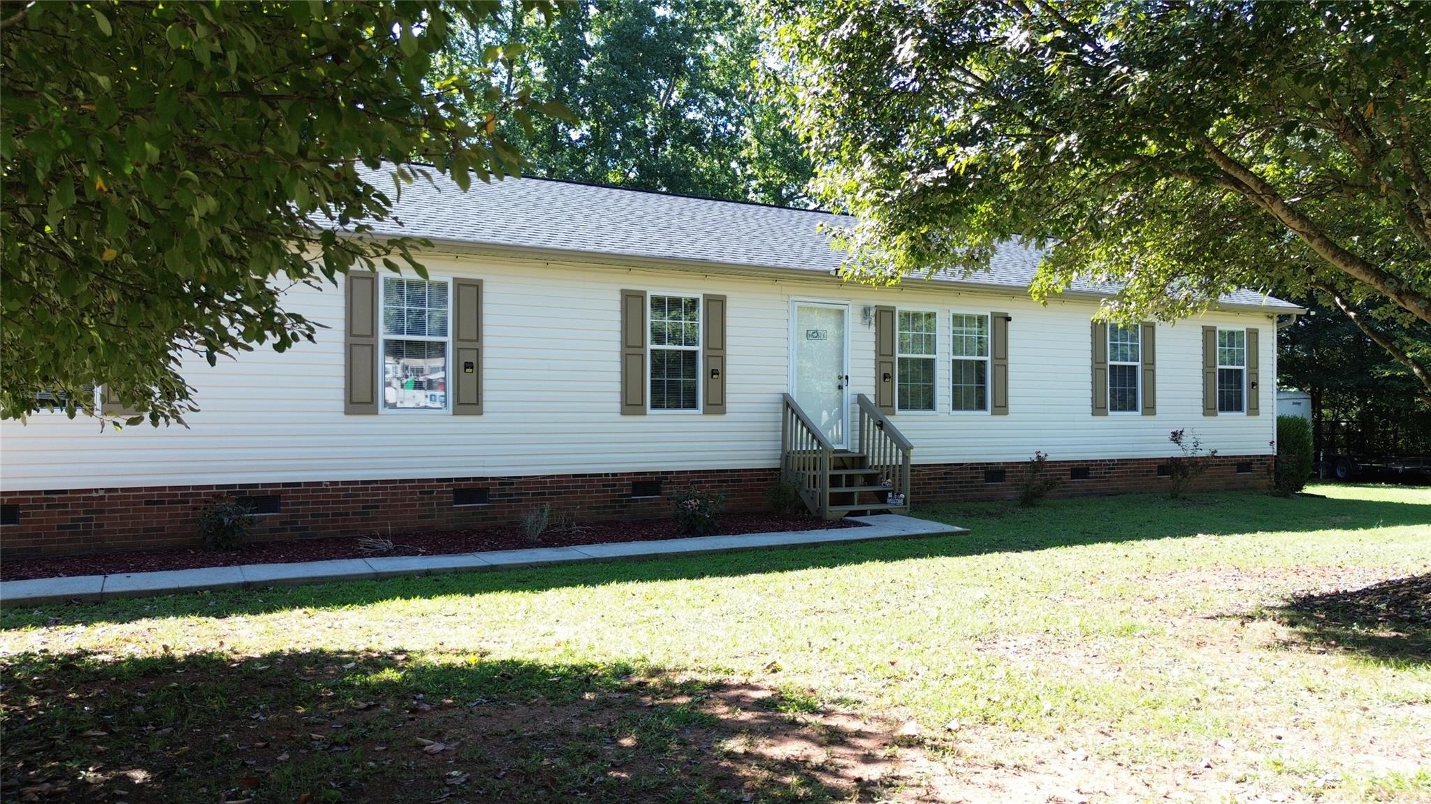 Single Family Residence at 109 Grand Acres Lane, Maiden, photo 2 of 22