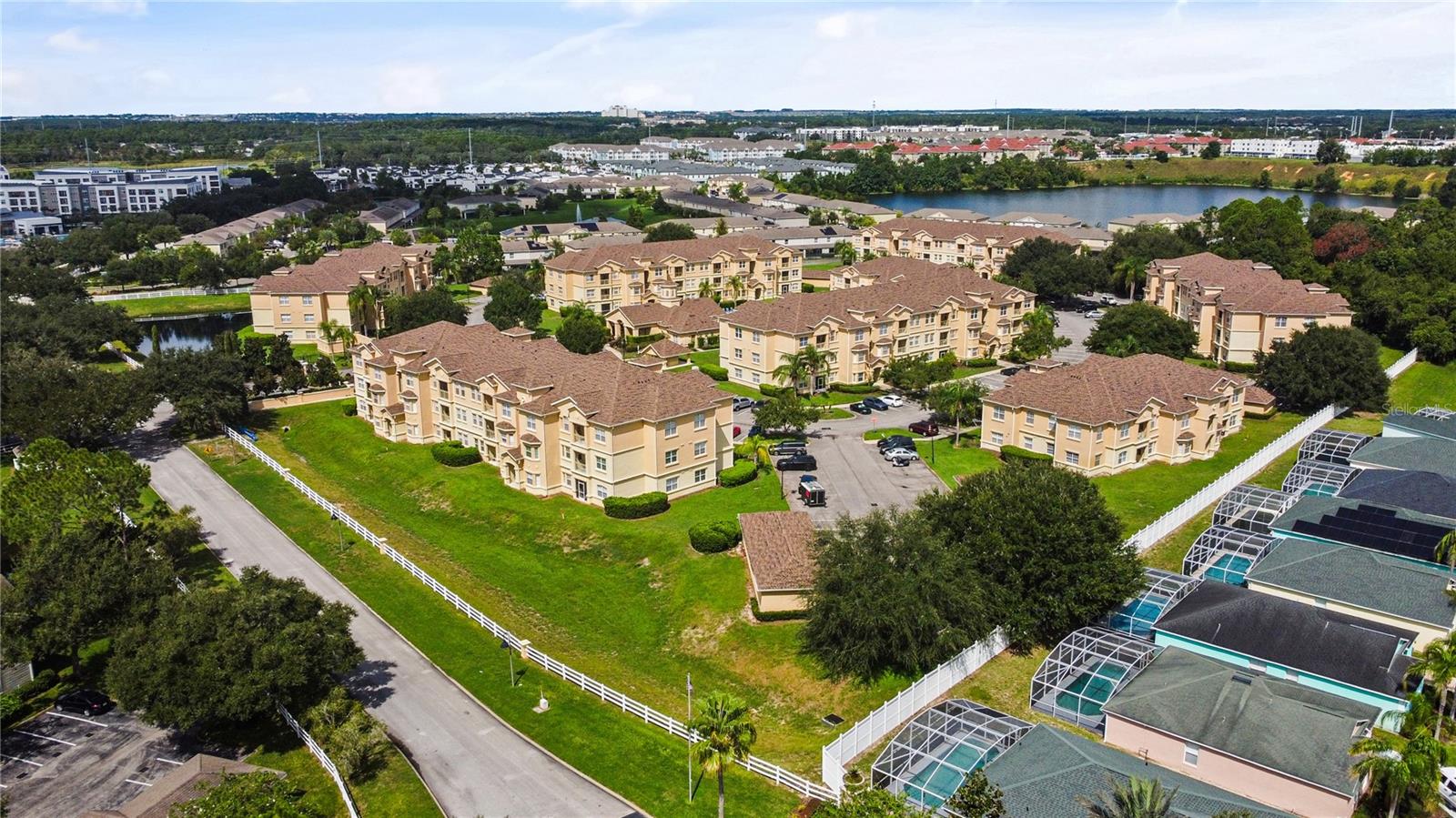 Condominium at 102 TERRACE RIDGE CIR #102, DAVENPORT, photo 27 of 43