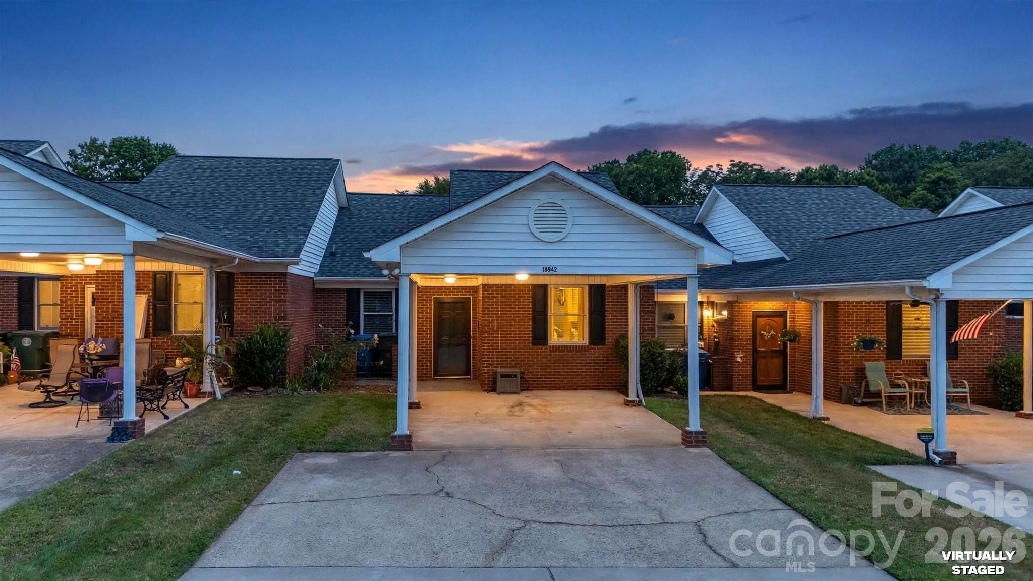 Peaceful and calm yet close to the conveniences - 19942 Oak Leaf Circle, Cornelius