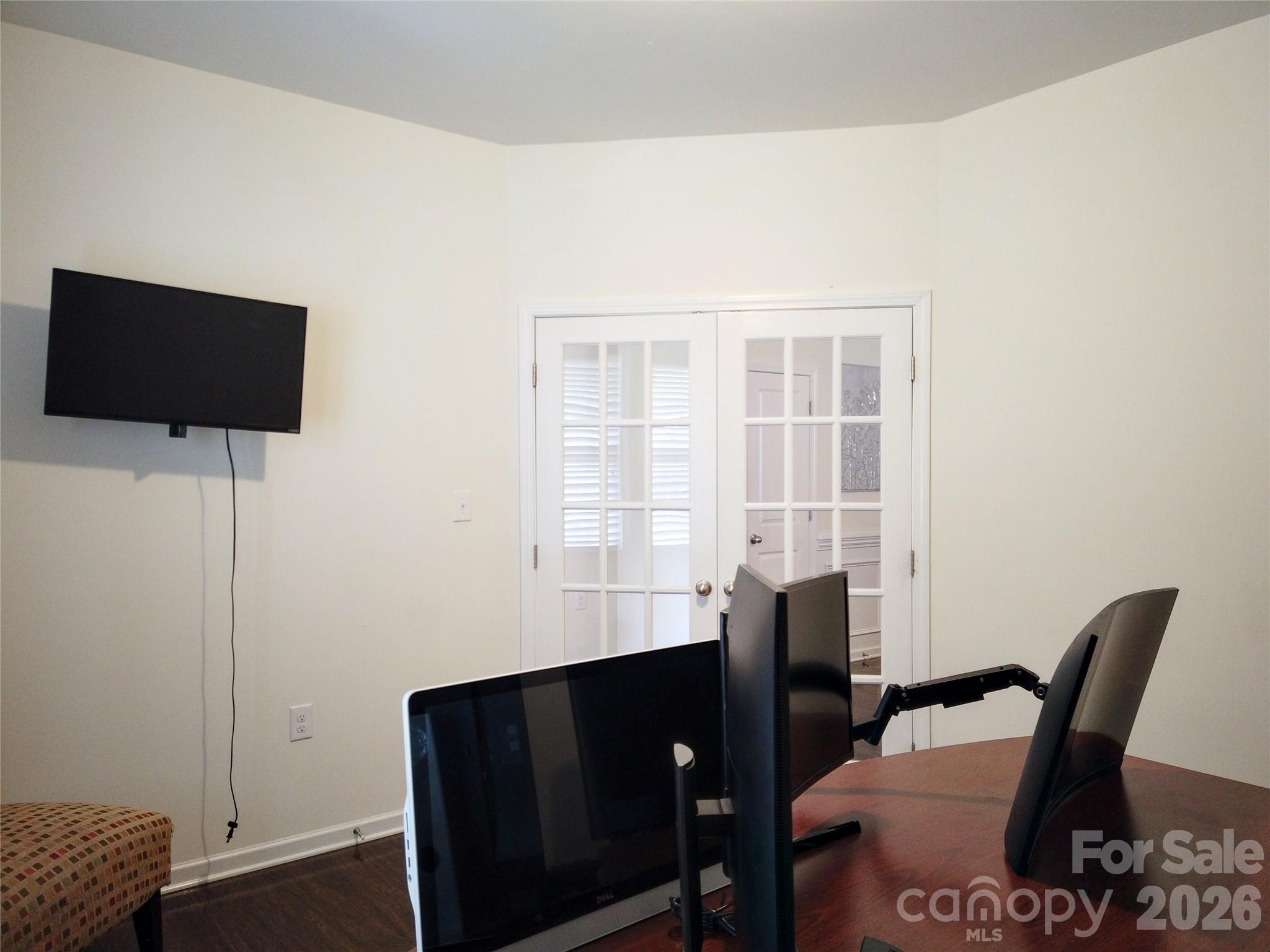 Single Family Residence at 113 Meadow Stream Drive, Mount Holly, photo 10 of 48