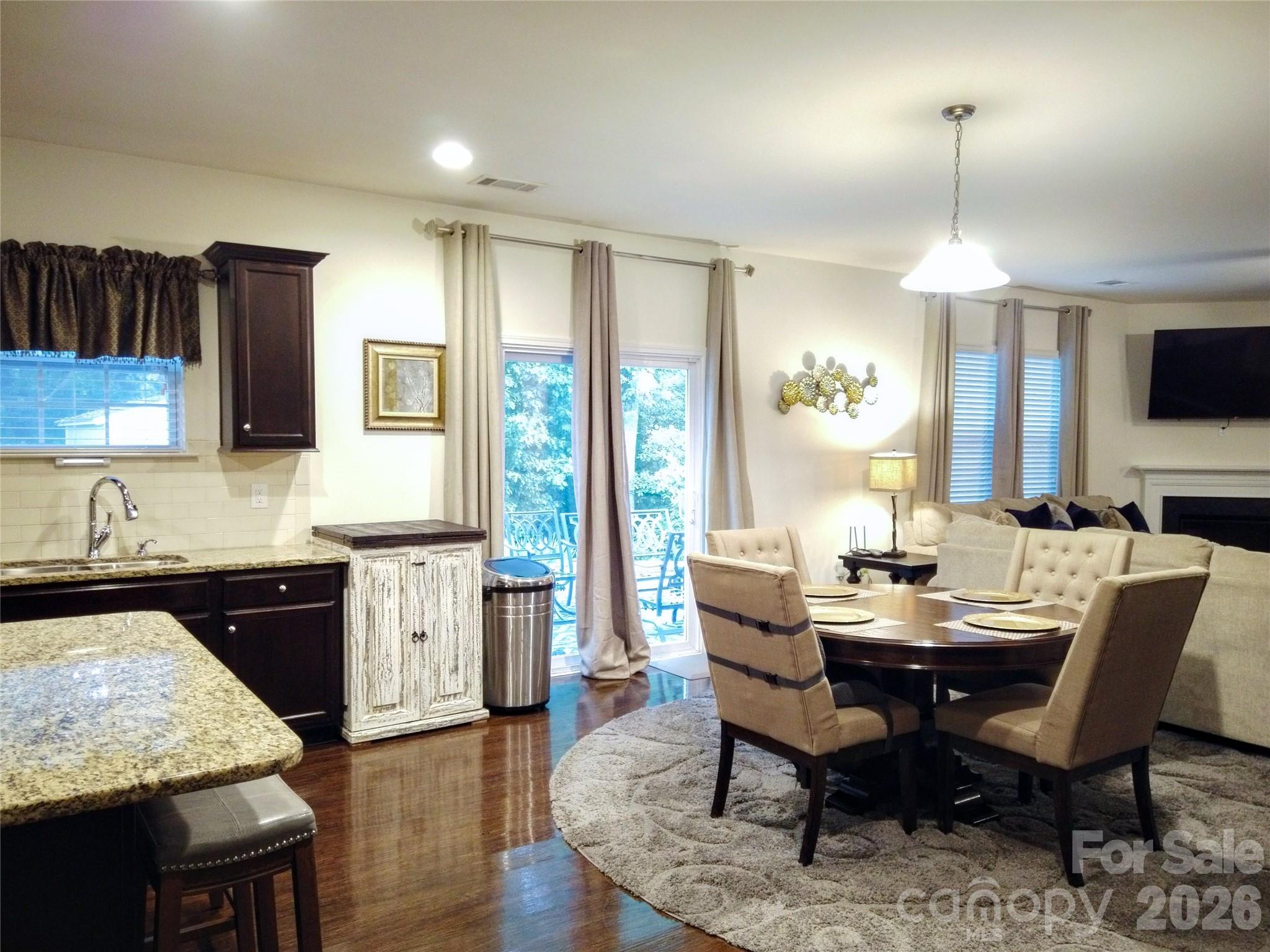 Single Family Residence at 113 Meadow Stream Drive, Mount Holly, photo 18 of 48