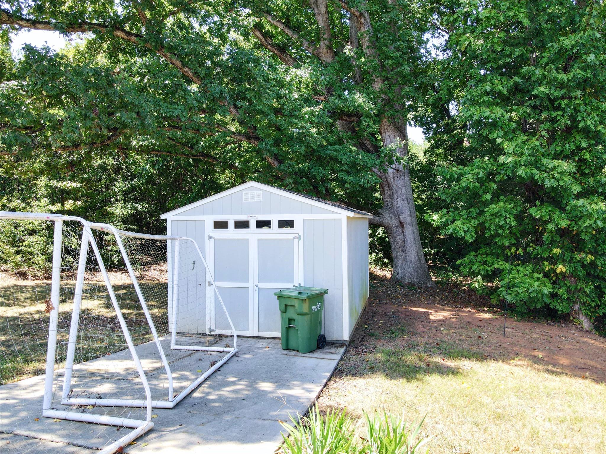 Single Family Residence at 113 Meadow Stream Drive, Mount Holly, photo 47 of 48