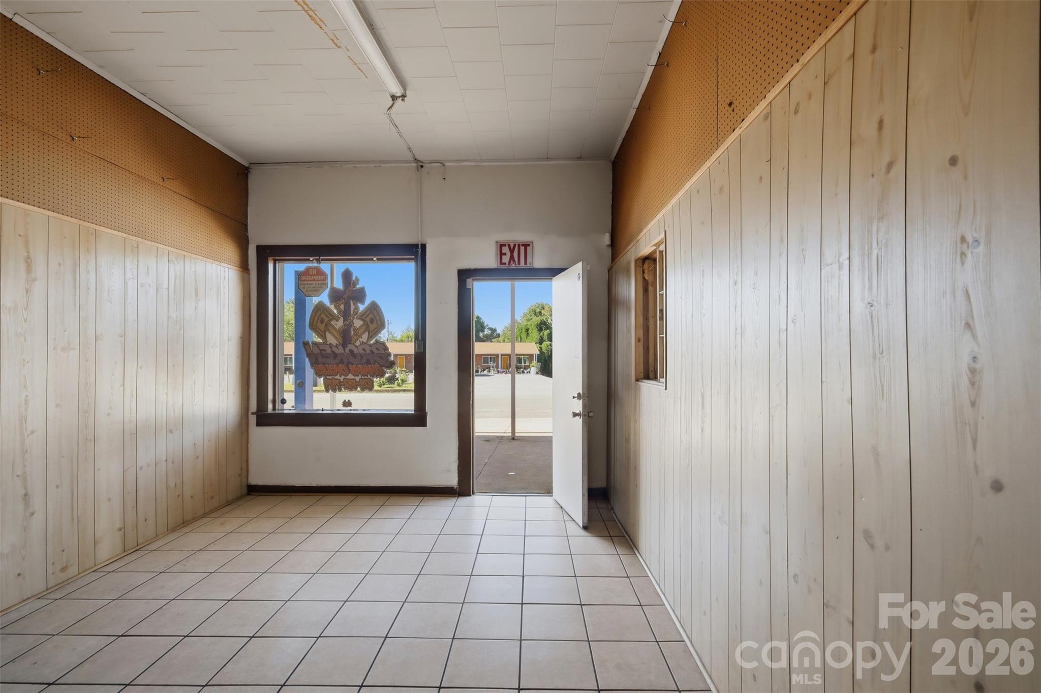 Office/Reception Area - 679 E Main Avenue, Taylorsville