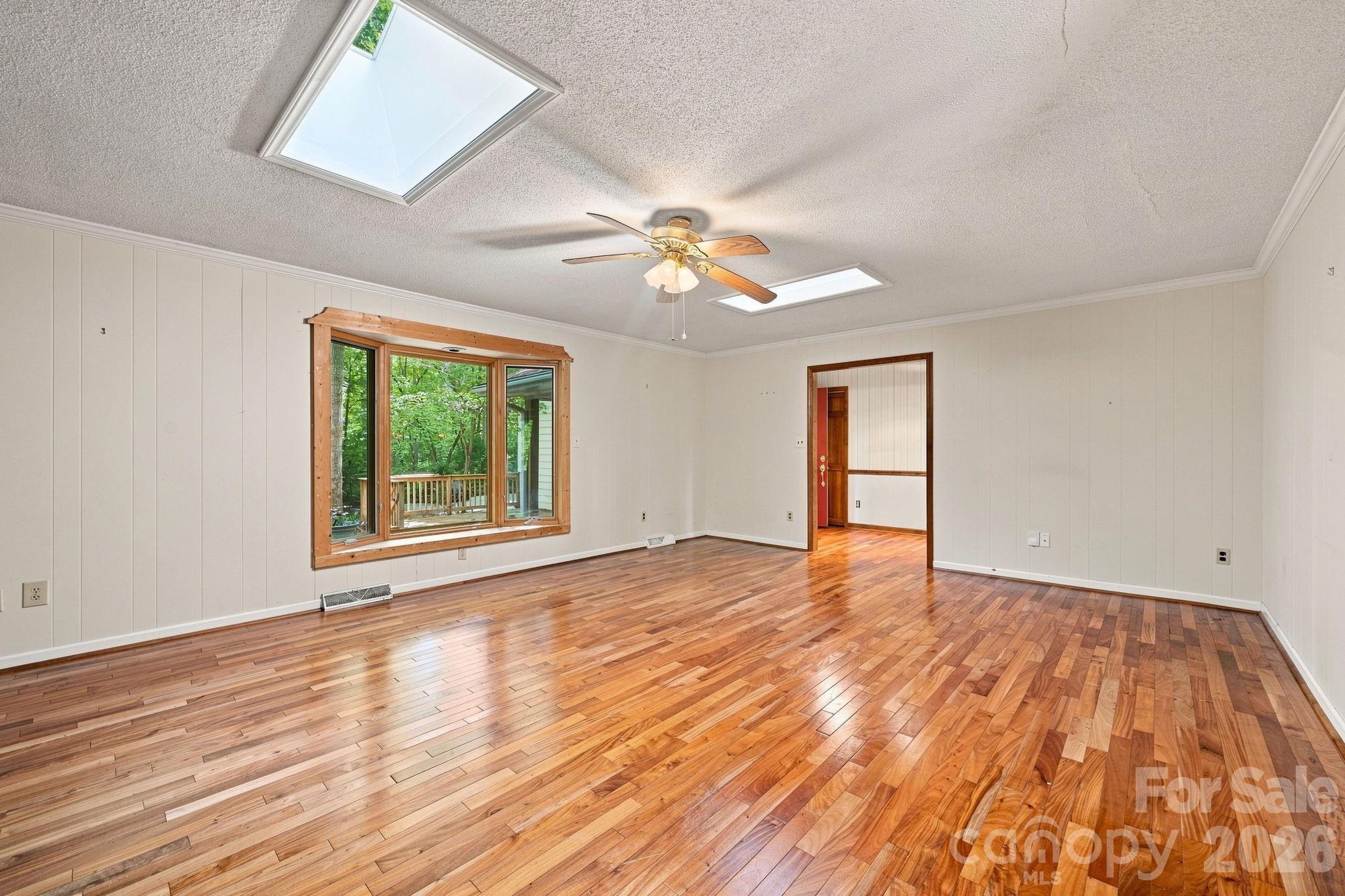 Great Room with Bay Window - 19317 Davidson Concord Road, Davidson