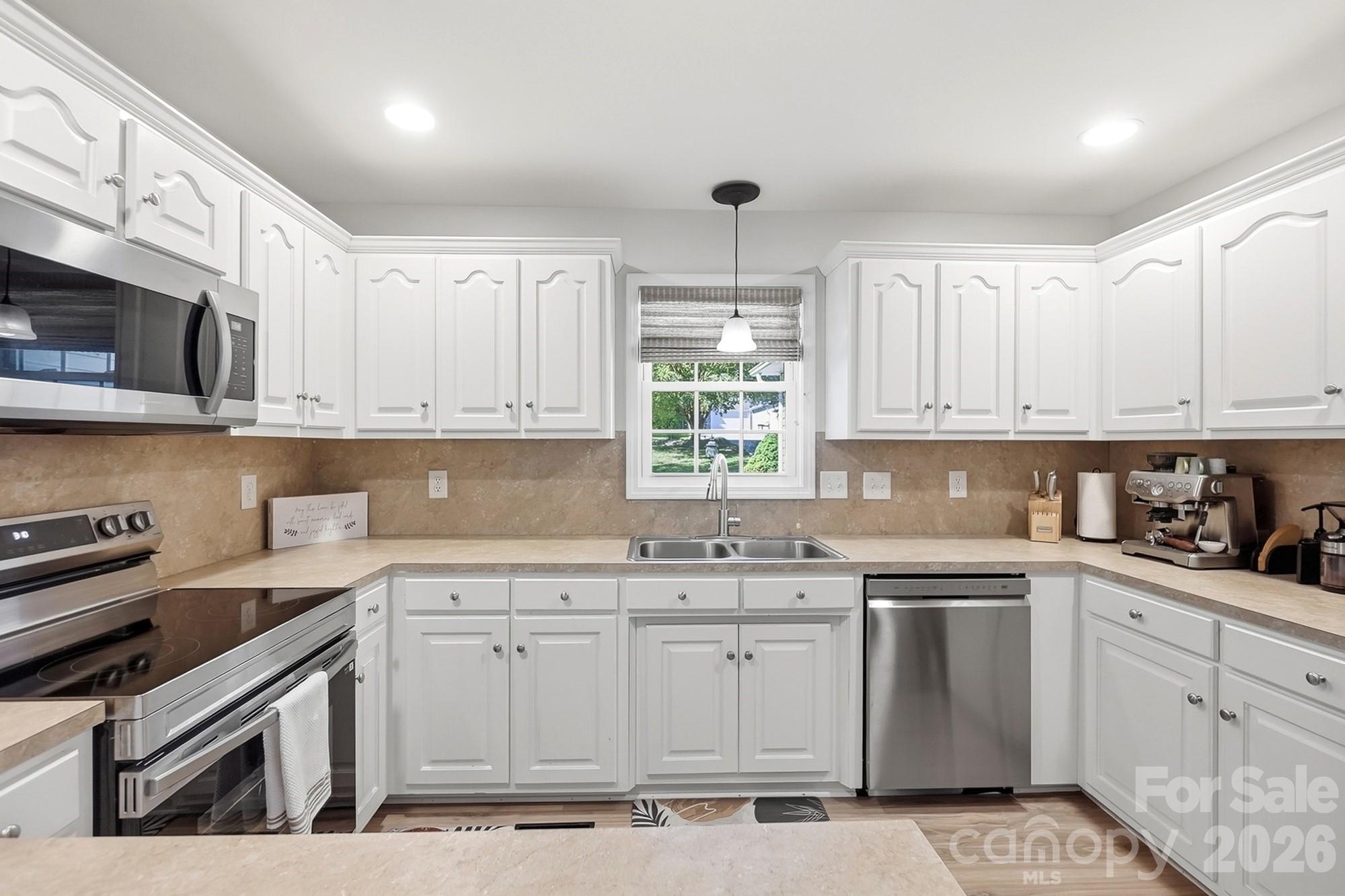 Single Family Residence at 6530 Fly A Way Drive, Denver, photo 14 of 37