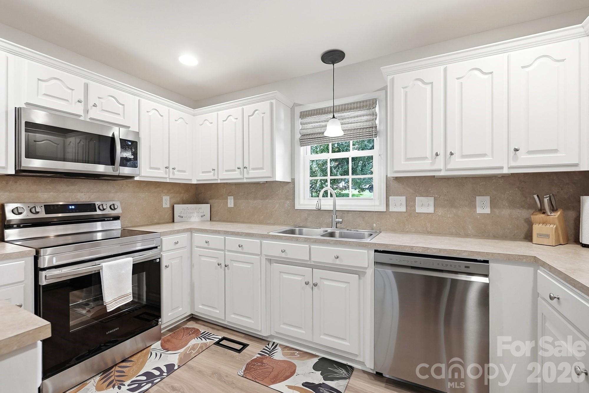 Single Family Residence at 6530 Fly A Way Drive, Denver, photo 15 of 37