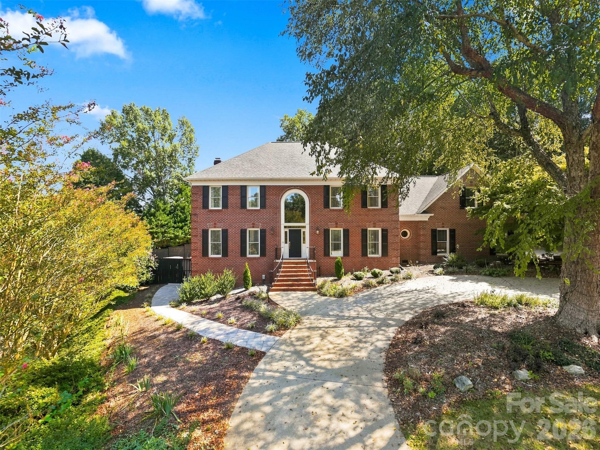 Single Family Residence at 555 19th Avenue Lane NW, Hickory, photo 2 of 48