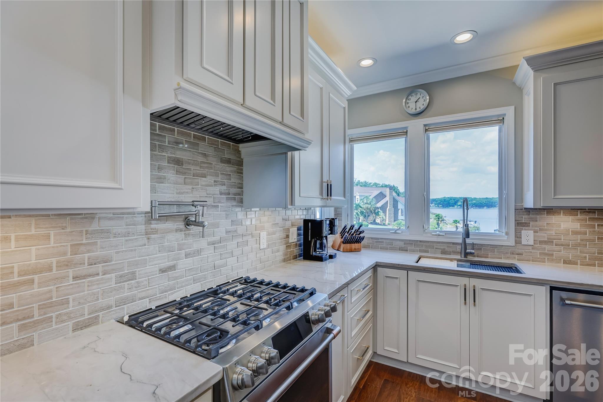 Single Family Residence at 946 Lake Club Drive, Rock Hill, photo 12 of 48