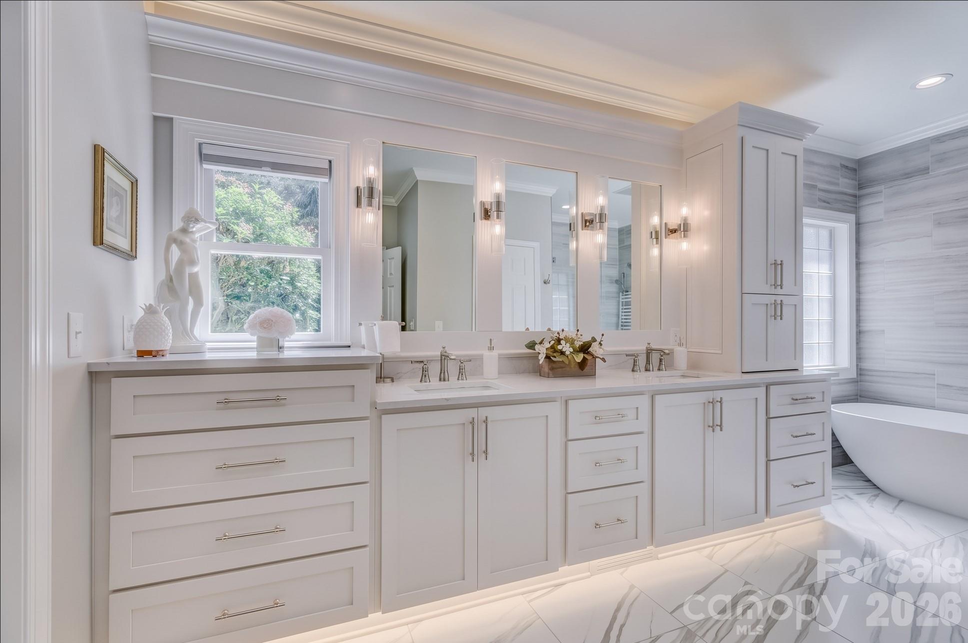 Stunning master bath featuring premium upgrades and every luxurious amenity imaginable. - 946 Lake Club Drive, Rock Hill