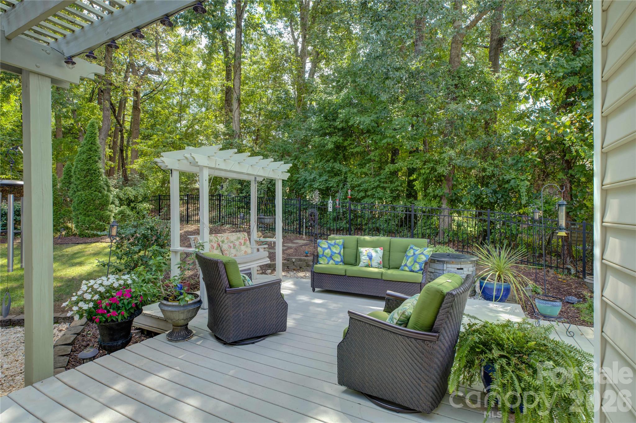 Private oasis - 946 Lake Club Drive, Rock Hill