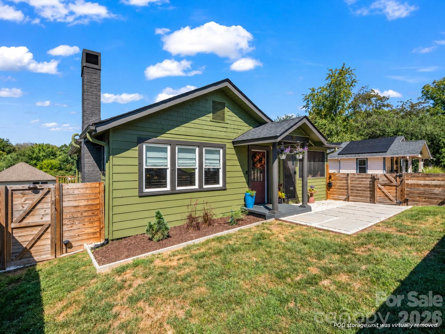 beautifully updated, MODERN, West Asheville ranch with fully fenced front yard - 10 Dale Street, Asheville