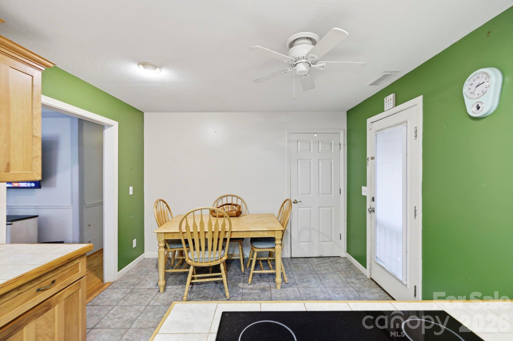 Dining area from kitchen - 10687 Cruso Road, Canton