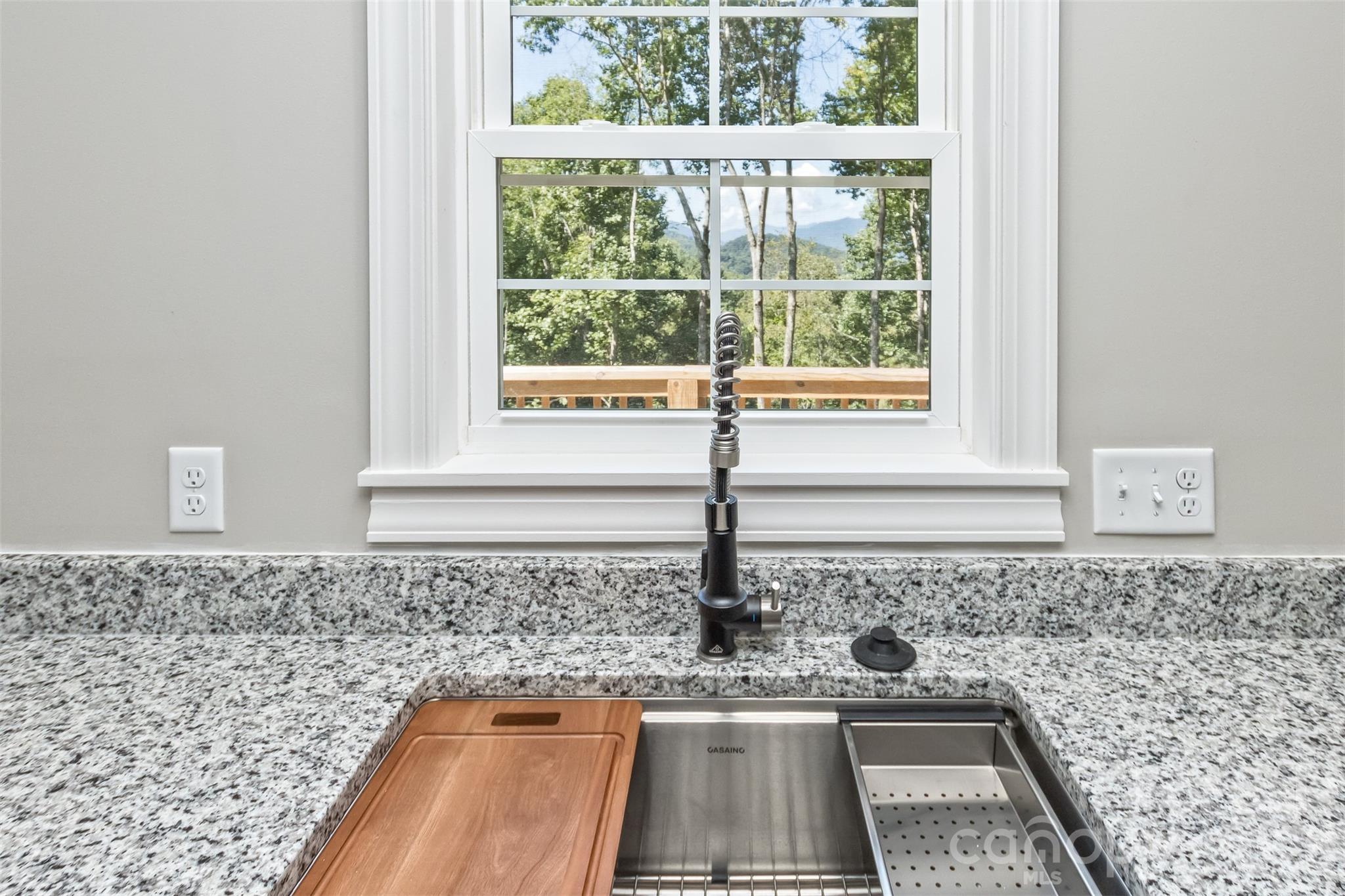 Large sink - 340 Matthew Lane, Canton