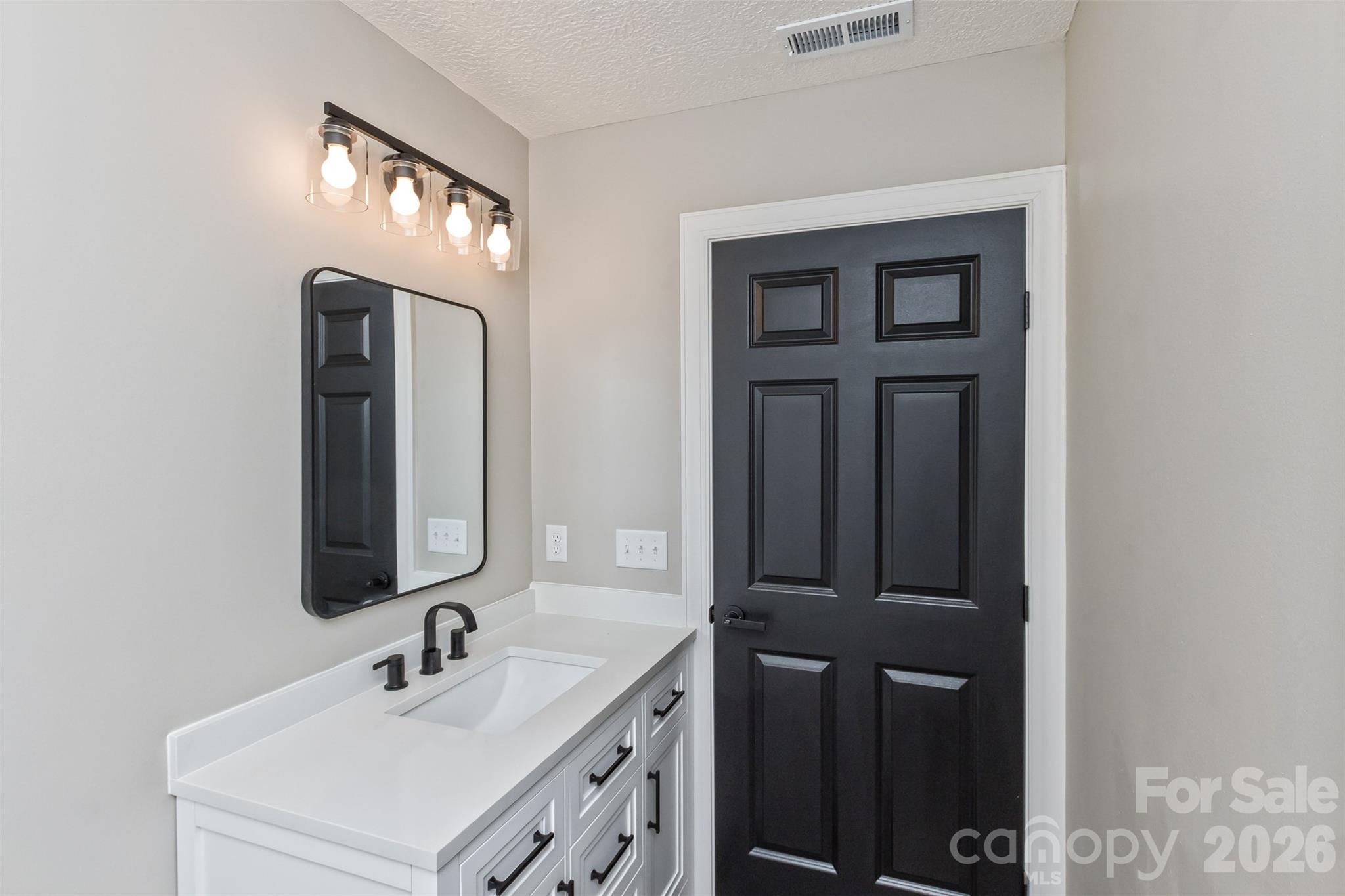 Guest bath - 340 Matthew Lane, Canton
