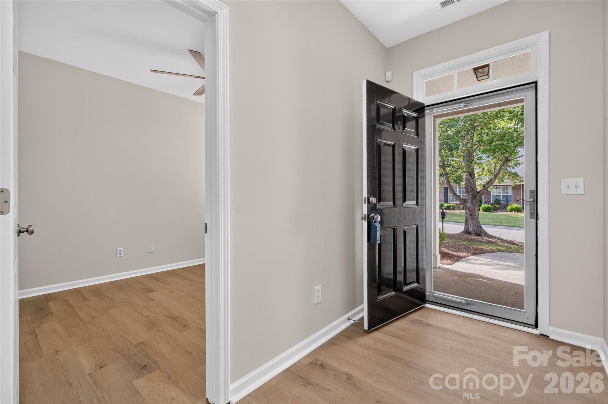 Entry with 2nd Bedroom to the right. - 4641 Willow Glen Road, Harrisburg