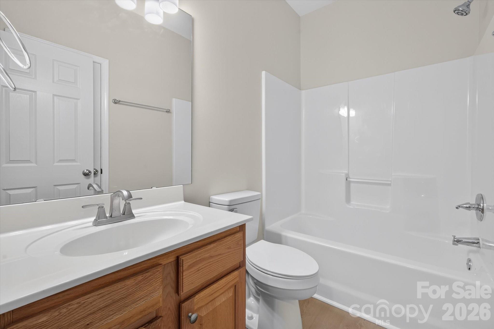 Secondary Full Bathroom - 4641 Willow Glen Road, Harrisburg