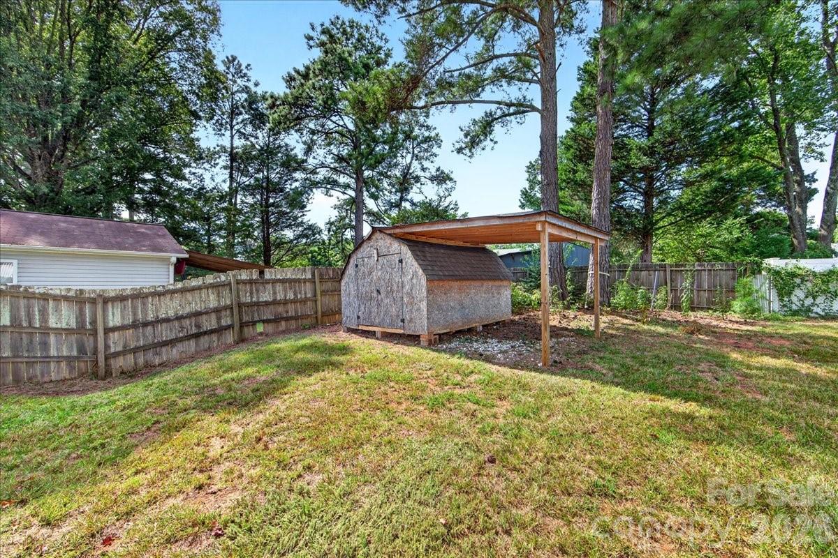 Single Family Residence at 2519 Matthews Mint Hill Road, Matthews, photo 33 of 44