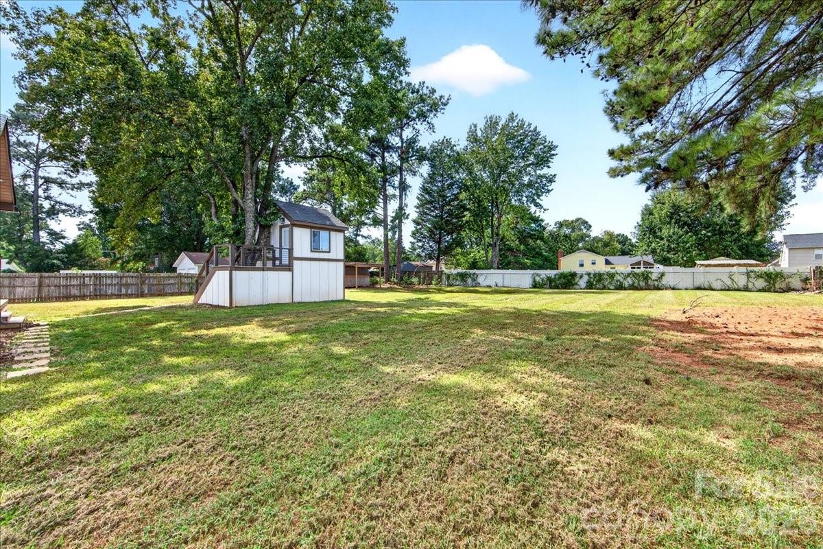 Single Family Residence at 2519 Matthews Mint Hill Road, Matthews, photo 38 of 44