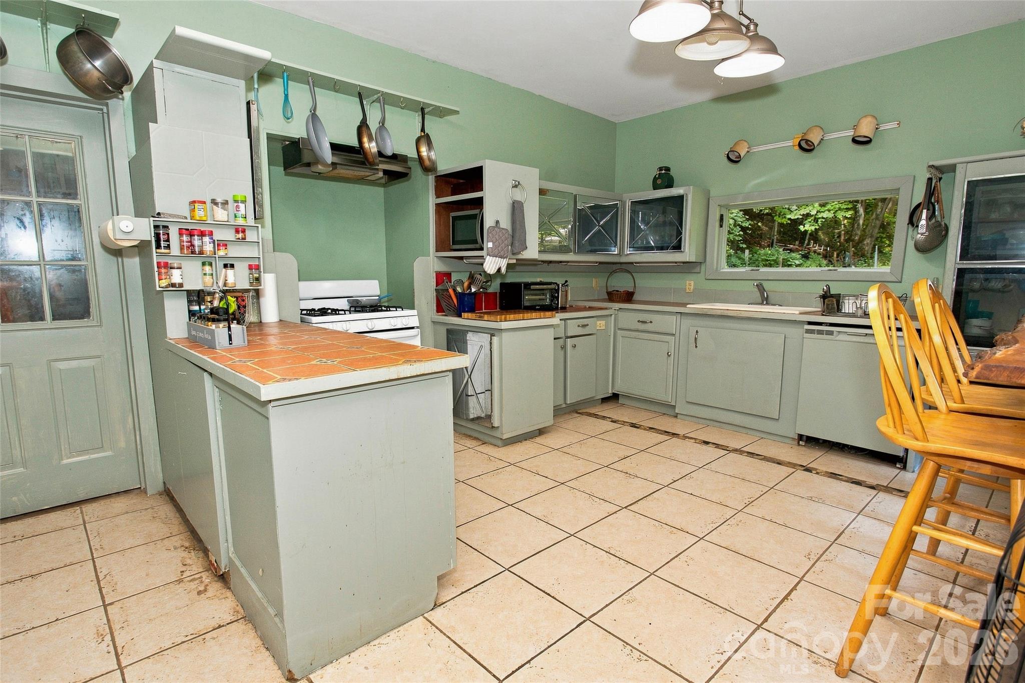 Single Family Residence at 118 Marys Way, Marshall, photo 20 of 48