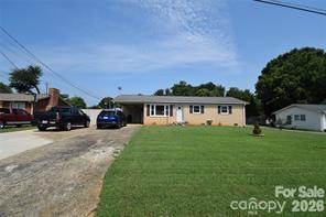 Single Family Residence at 902 Carmel Drive, Gastonia, photo 3 of 28