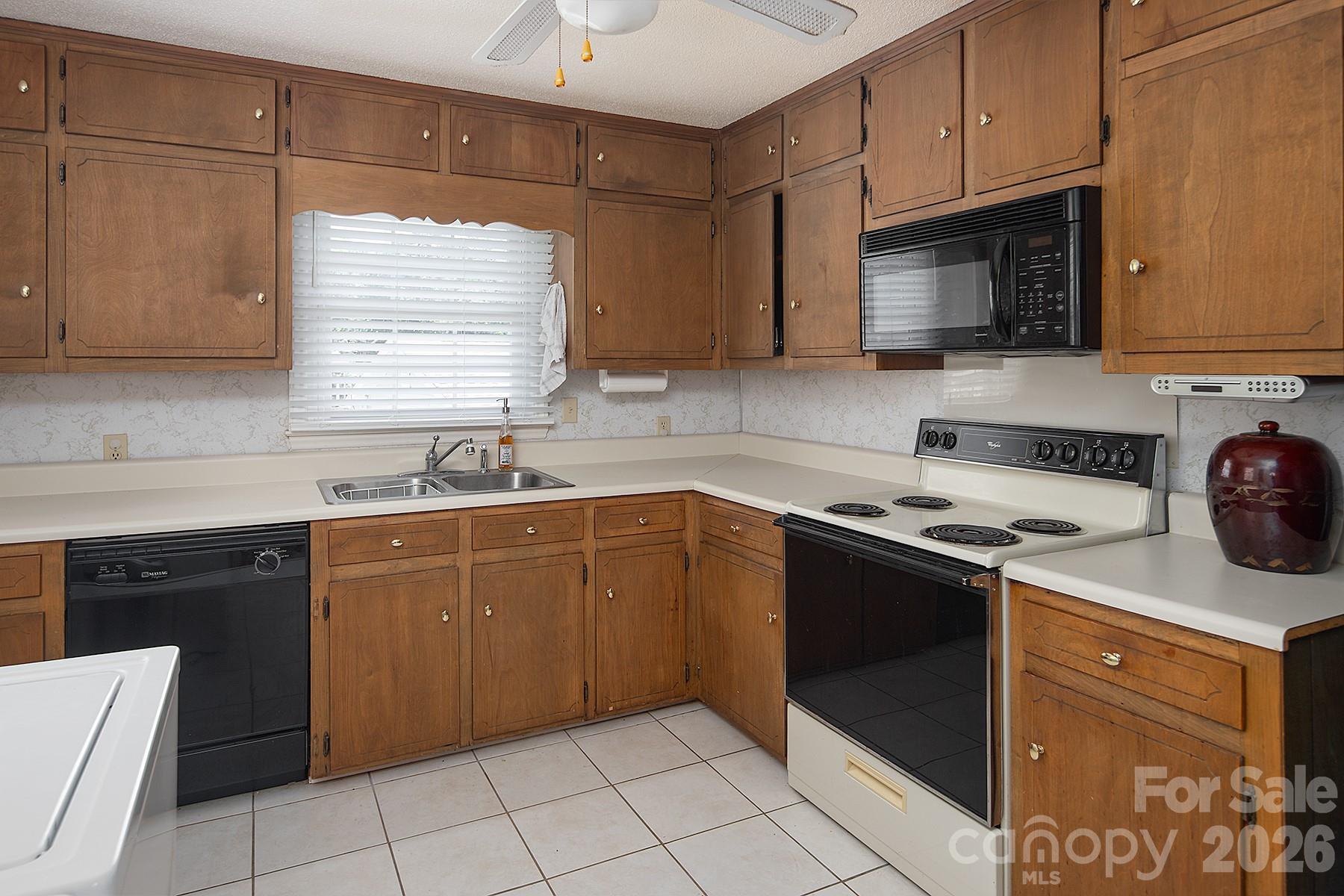 Single Family Residence at 334 Fairway Shores Road, Mount Gilead, photo 6 of 31
