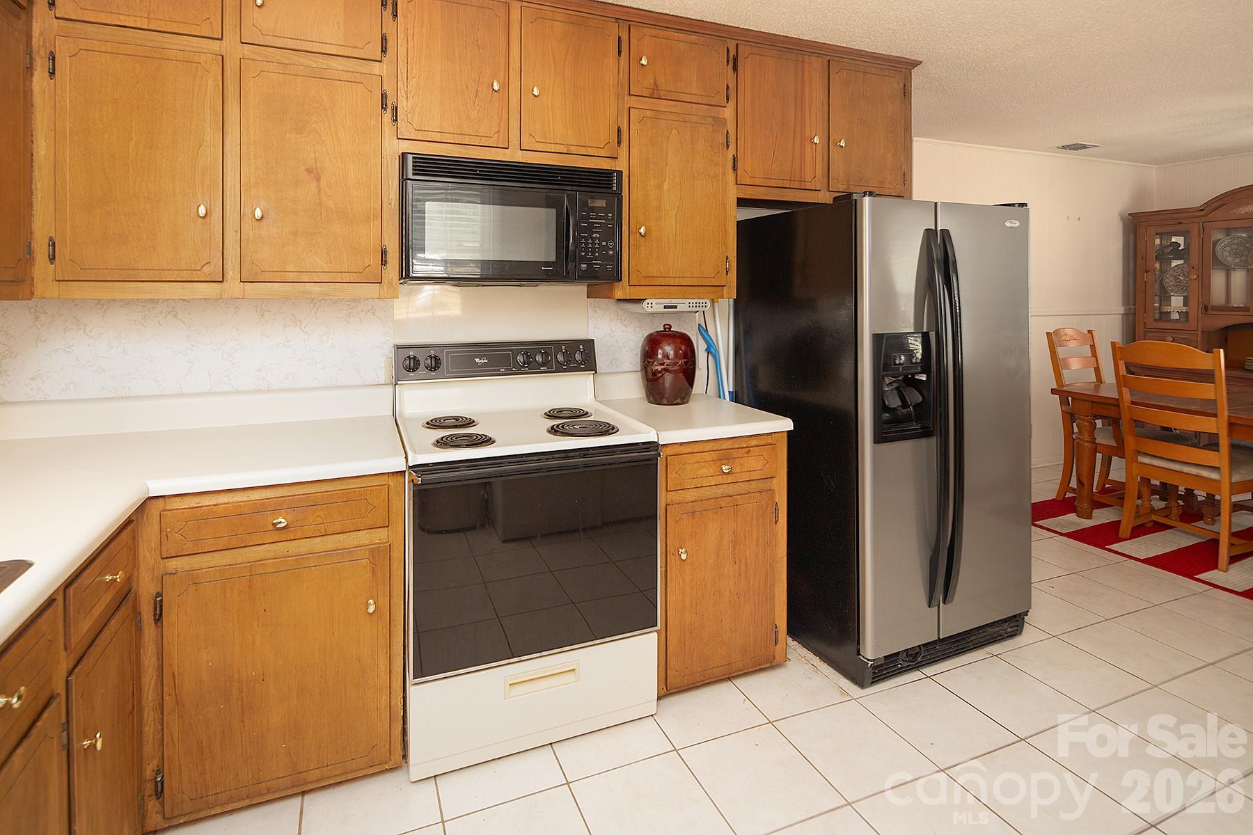 Single Family Residence at 334 Fairway Shores Road, Mount Gilead, photo 7 of 31