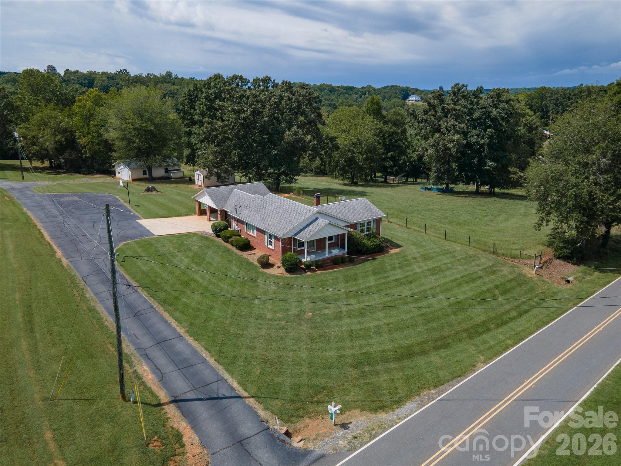 Single Family Residence at 5271 Harris Farm Road, Hickory, photo 8 of 46