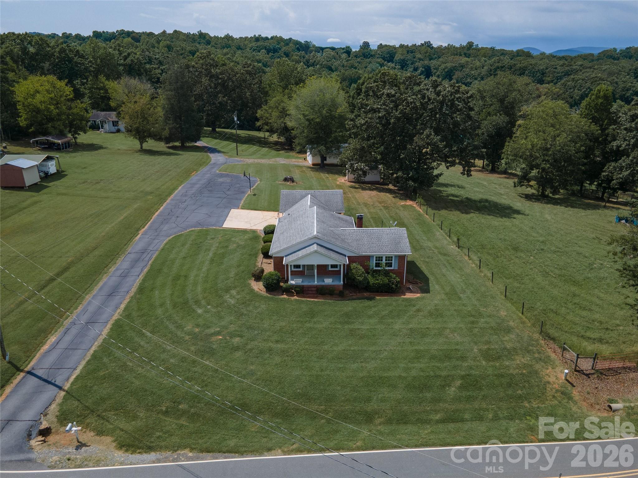 Single Family Residence at 5271 Harris Farm Road, Hickory, photo 9 of 46