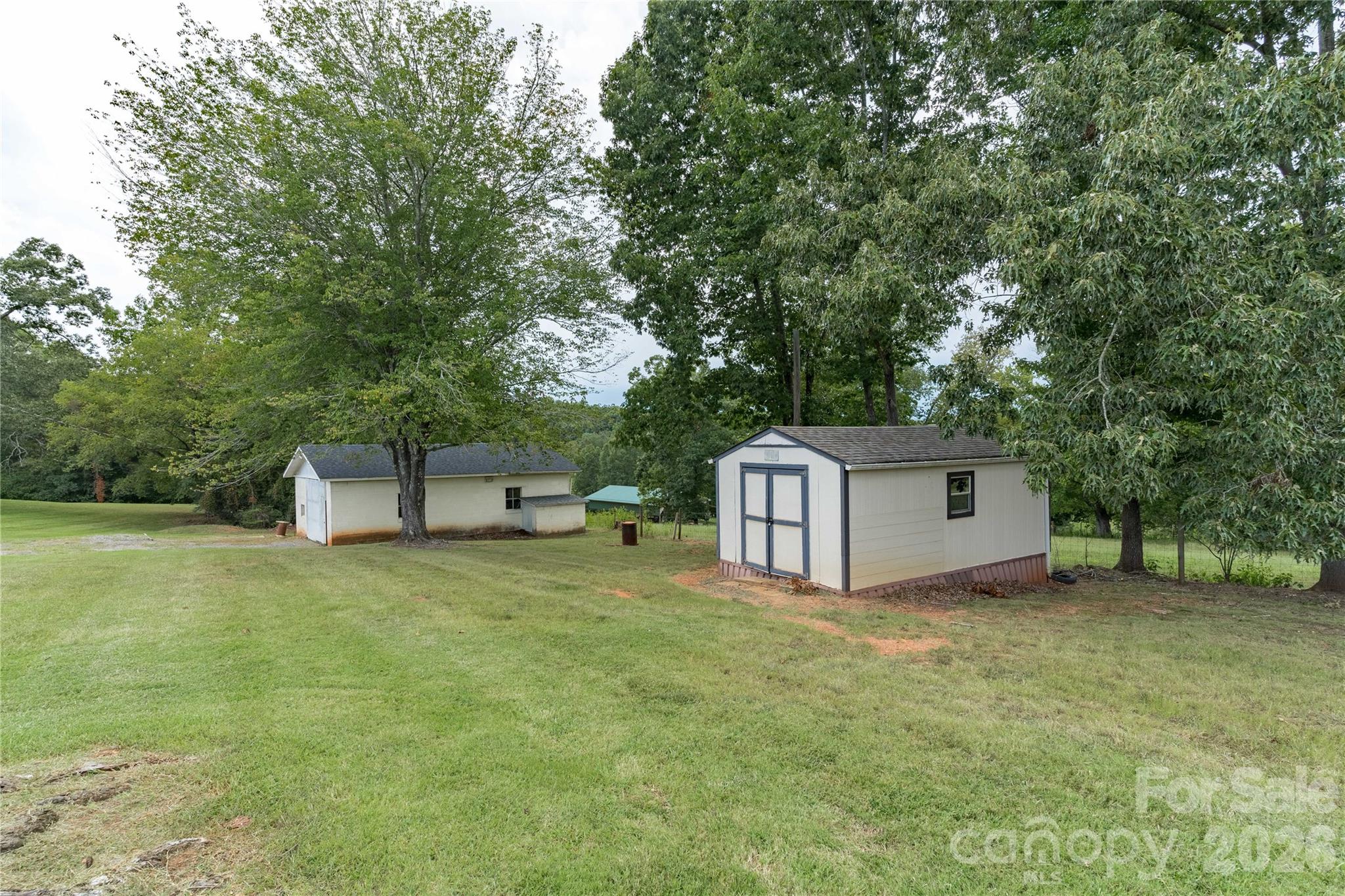 Shed and garage/race shop with NASCAR history - 5271 Harris Farm Road, Hickory