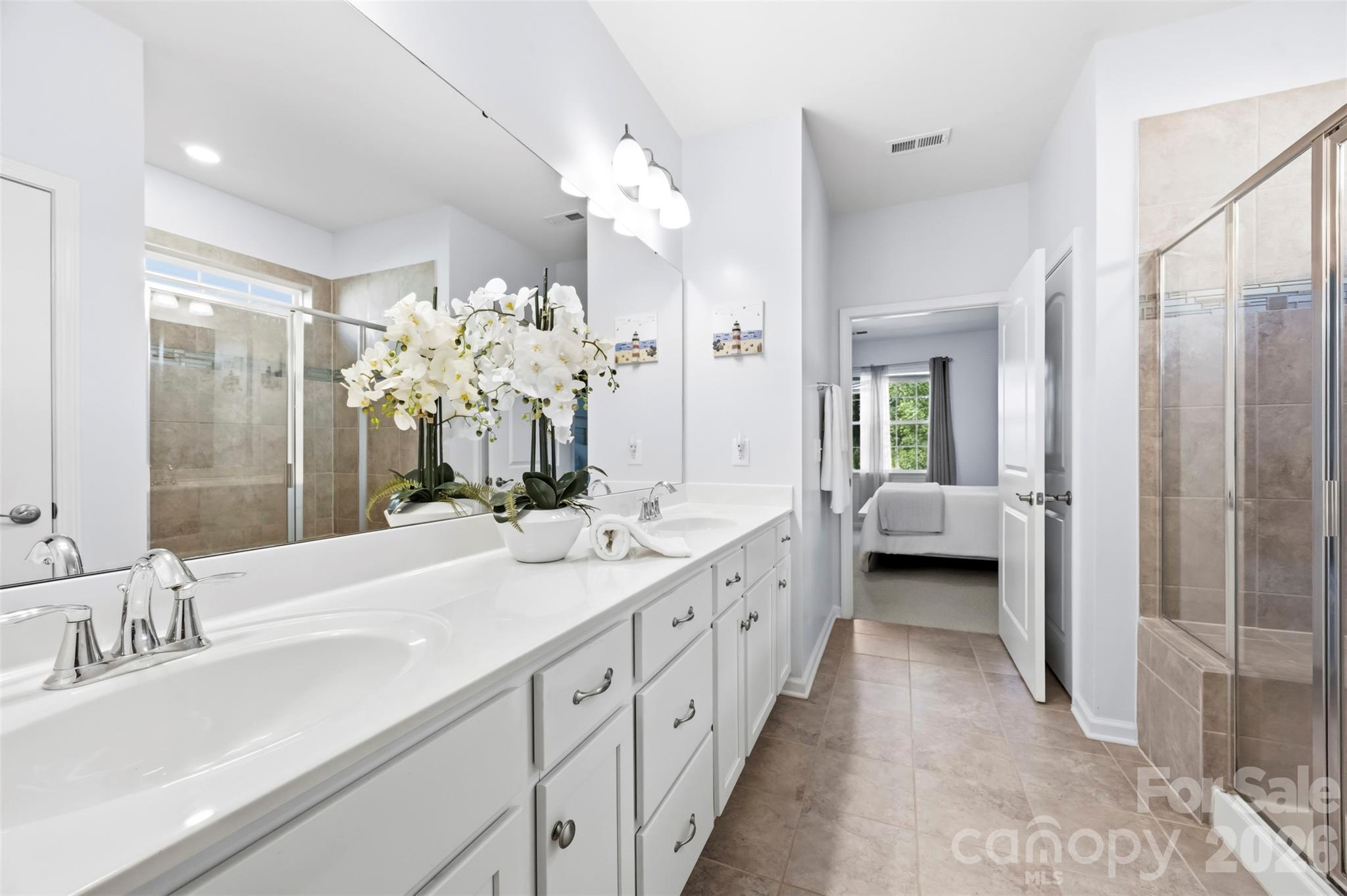 Single Family Residence at 140 Picasso Trail, Mount Holly, photo 16 of 37