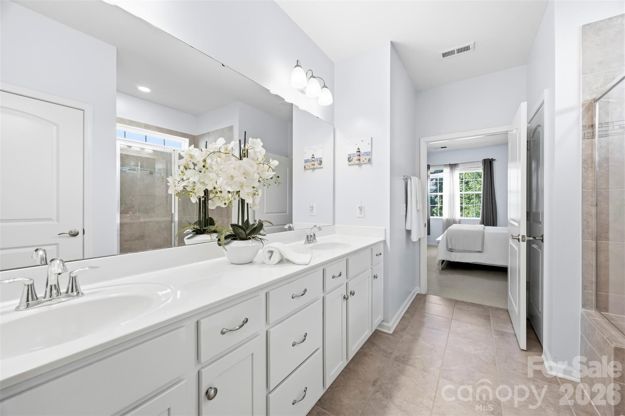 Single Family Residence at 140 Picasso Trail, Mount Holly, photo 17 of 37