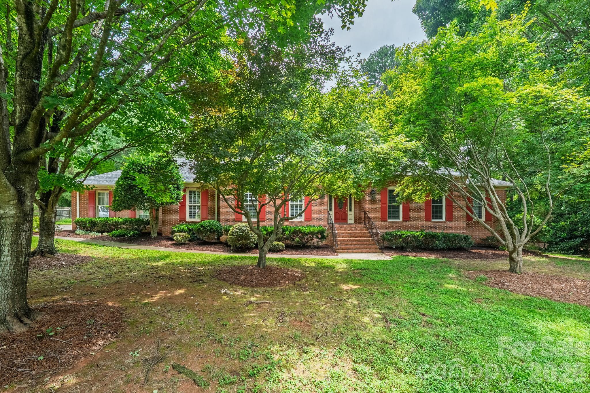 Single Family Residence at 3517 Honeysuckle Drive, Matthews, photo 3 of 33