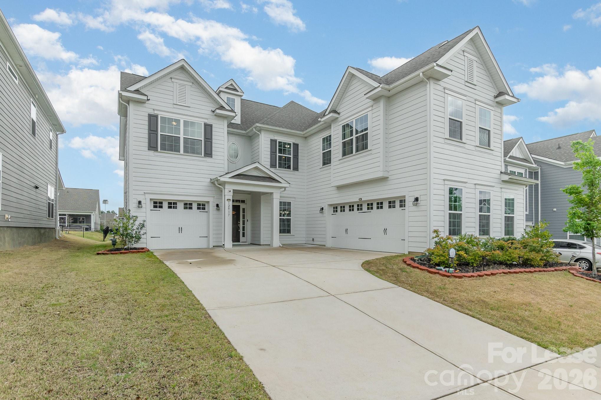 Single Family Residence at 12917 Hindcross Drive, Huntersville, photo 3 of 35