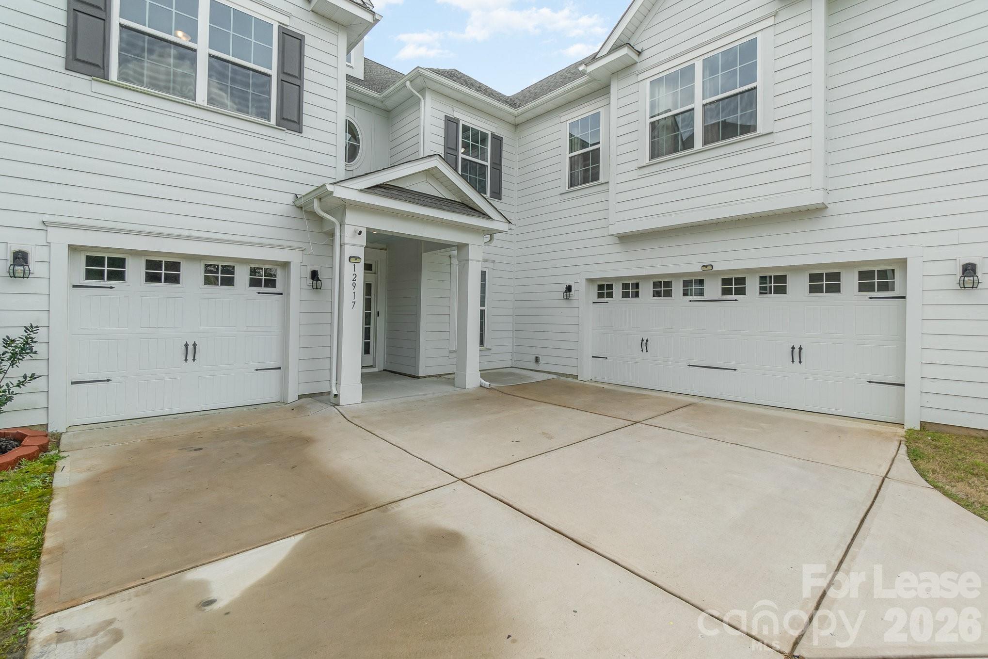 Single Family Residence at 12917 Hindcross Drive, Huntersville, photo 4 of 35