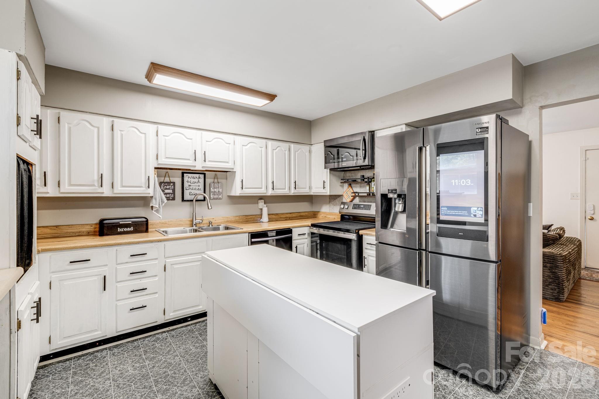 Stainless Appliances - 376 School Road E, Asheville