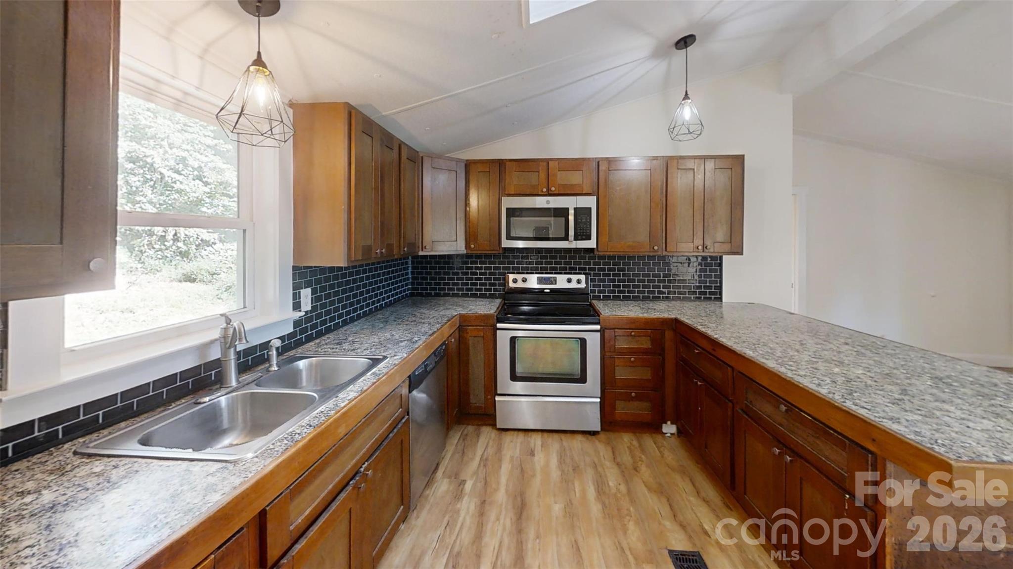 Single Family Residence at 7 Fieldtop Lane, Arden, photo 4 of 28