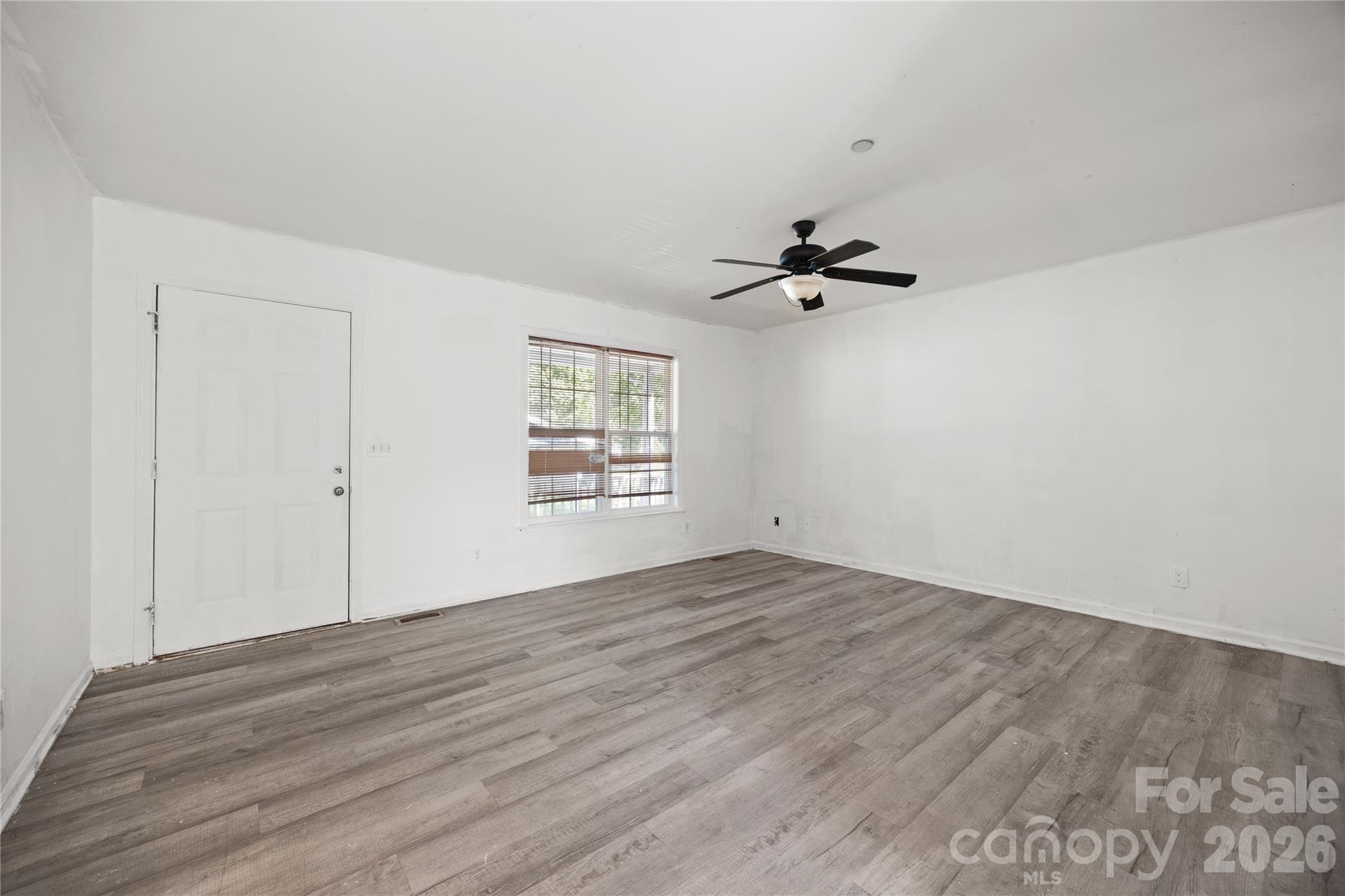 Living Room - 802 N Shaver Street, Salisbury