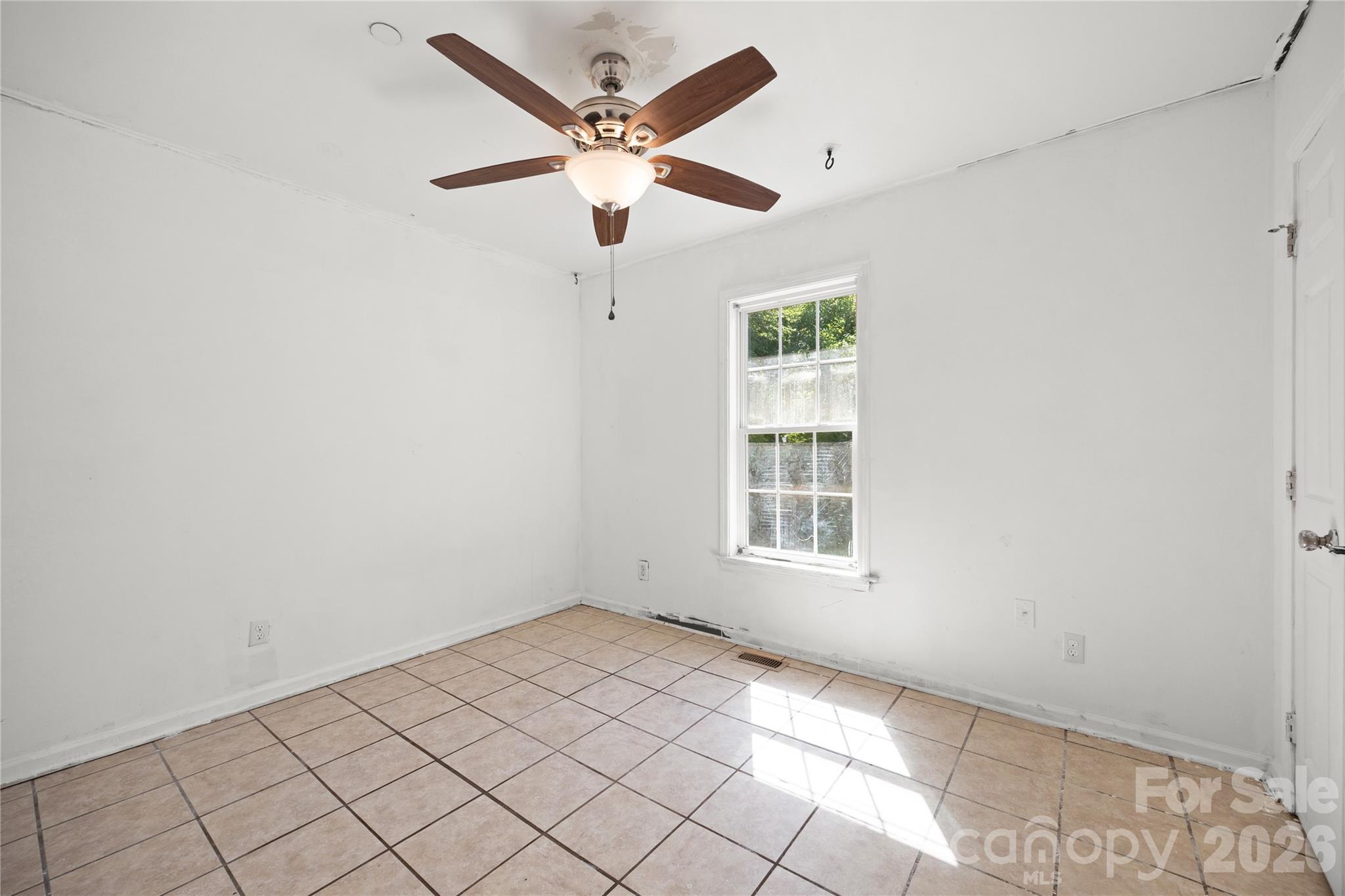 Third Bed - 802 N Shaver Street, Salisbury