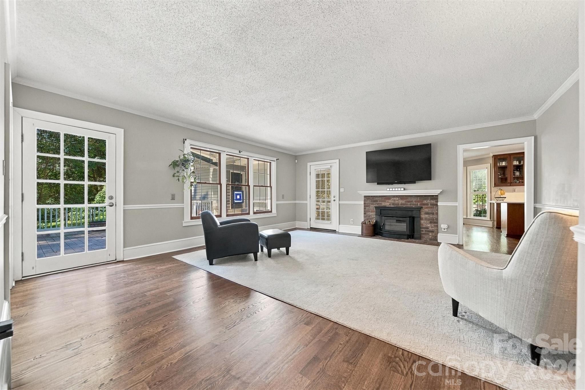 Single Family Residence at 1602 Fairway Drive, Newton, photo 4 of 46