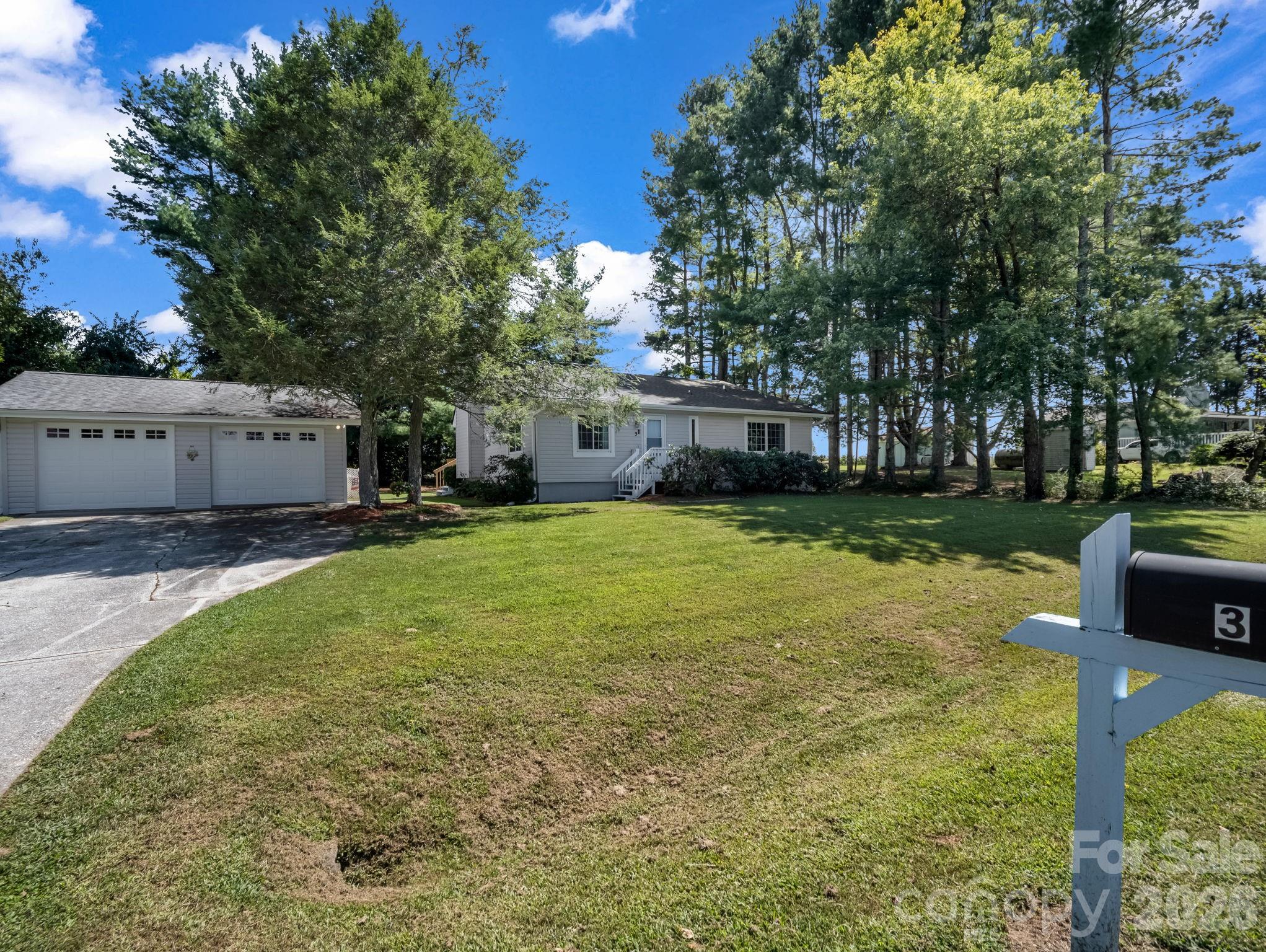 Single Family Residence at 3 Apple Blossom Lane, Hendersonville, photo 4 of 31