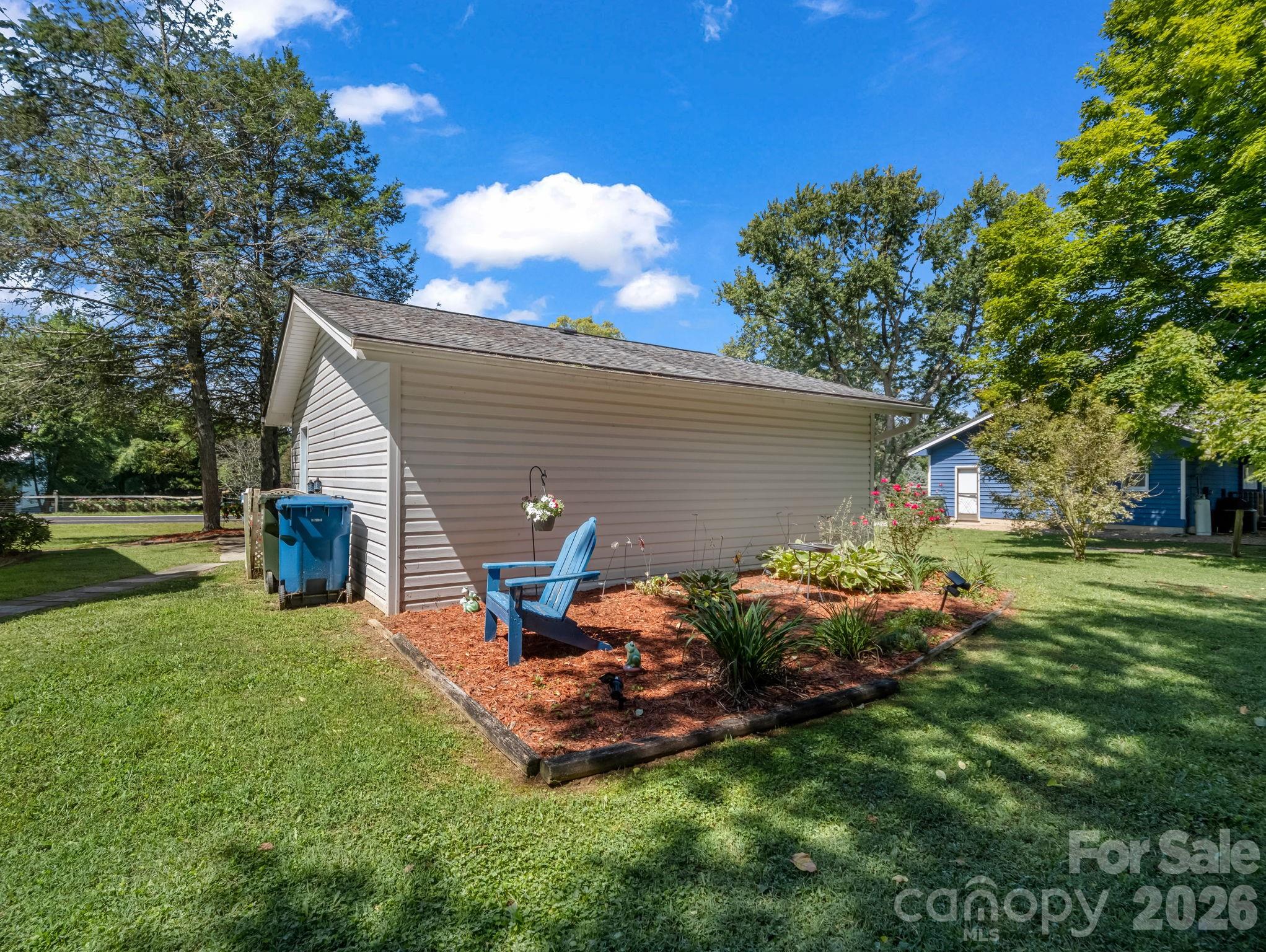 Single Family Residence at 3 Apple Blossom Lane, Hendersonville, photo 7 of 31