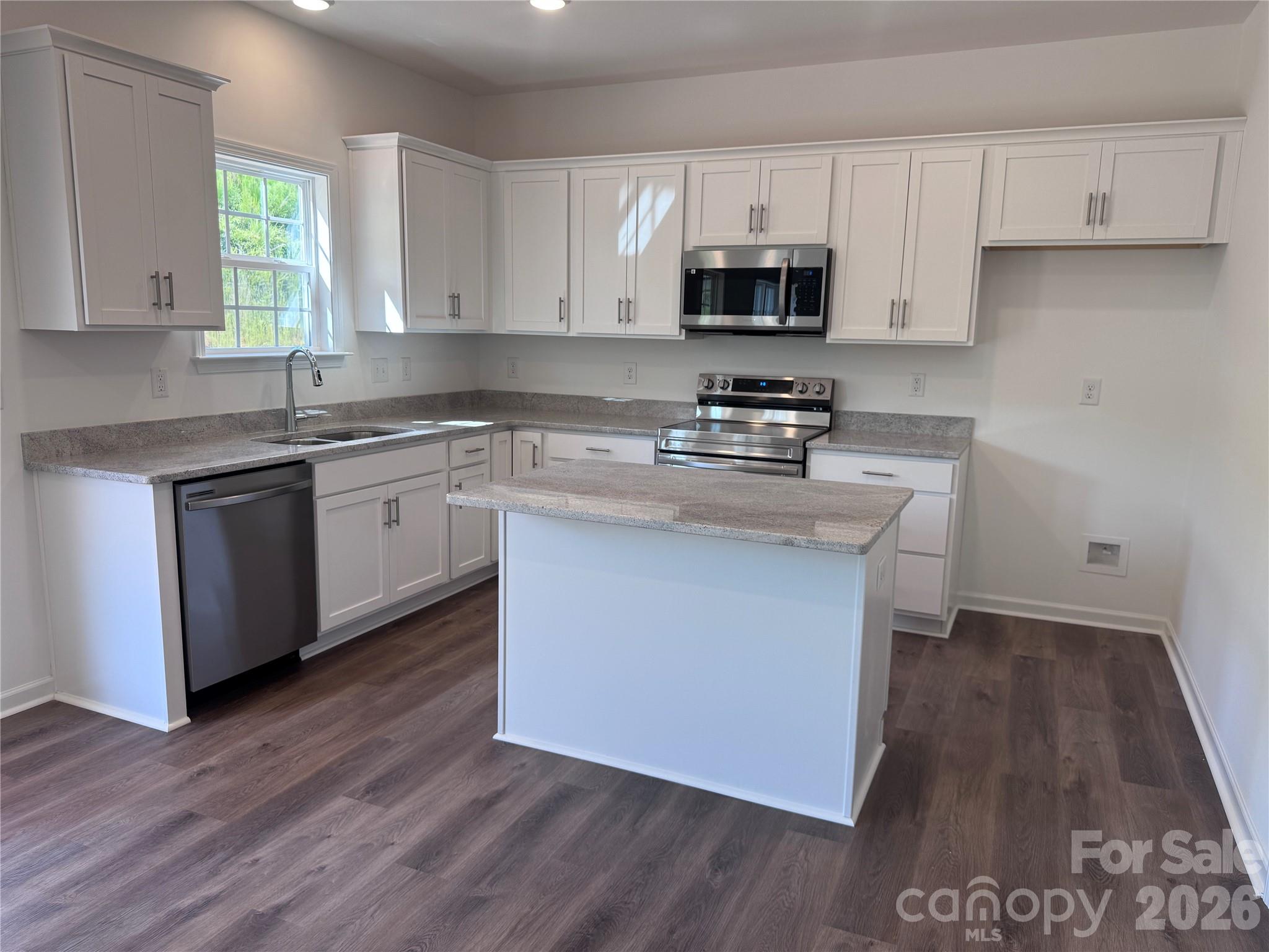 Single Family Residence at 287 Waylon Court, Lexington, photo 3 of 11