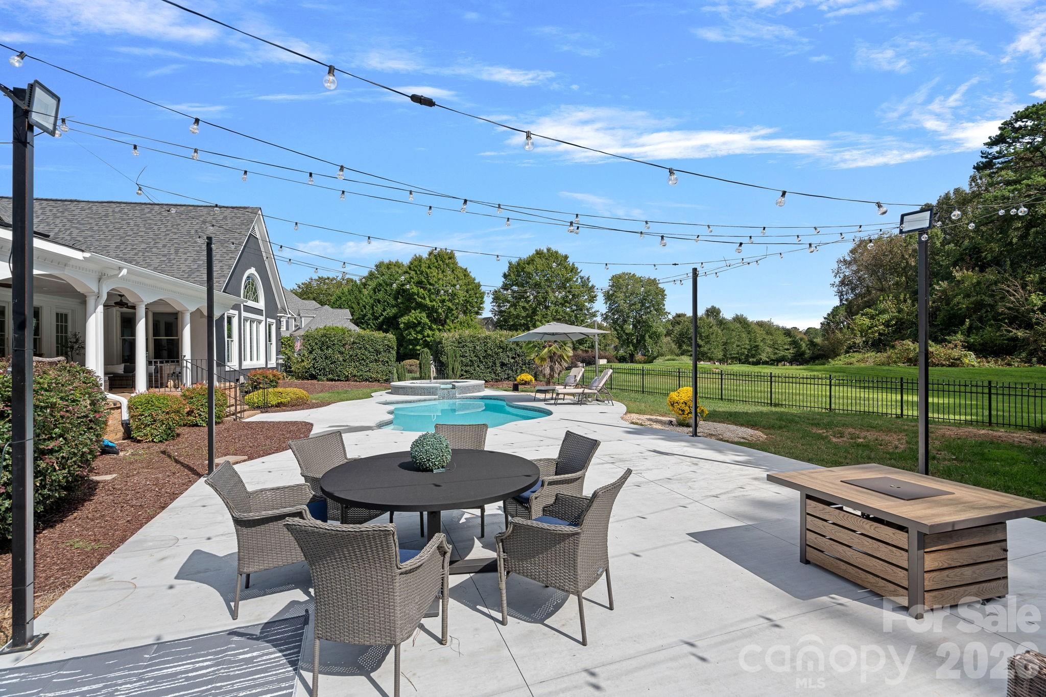 Single Family Residence at 18806 Boundary Oaks Court, Davidson, photo 38 of 48