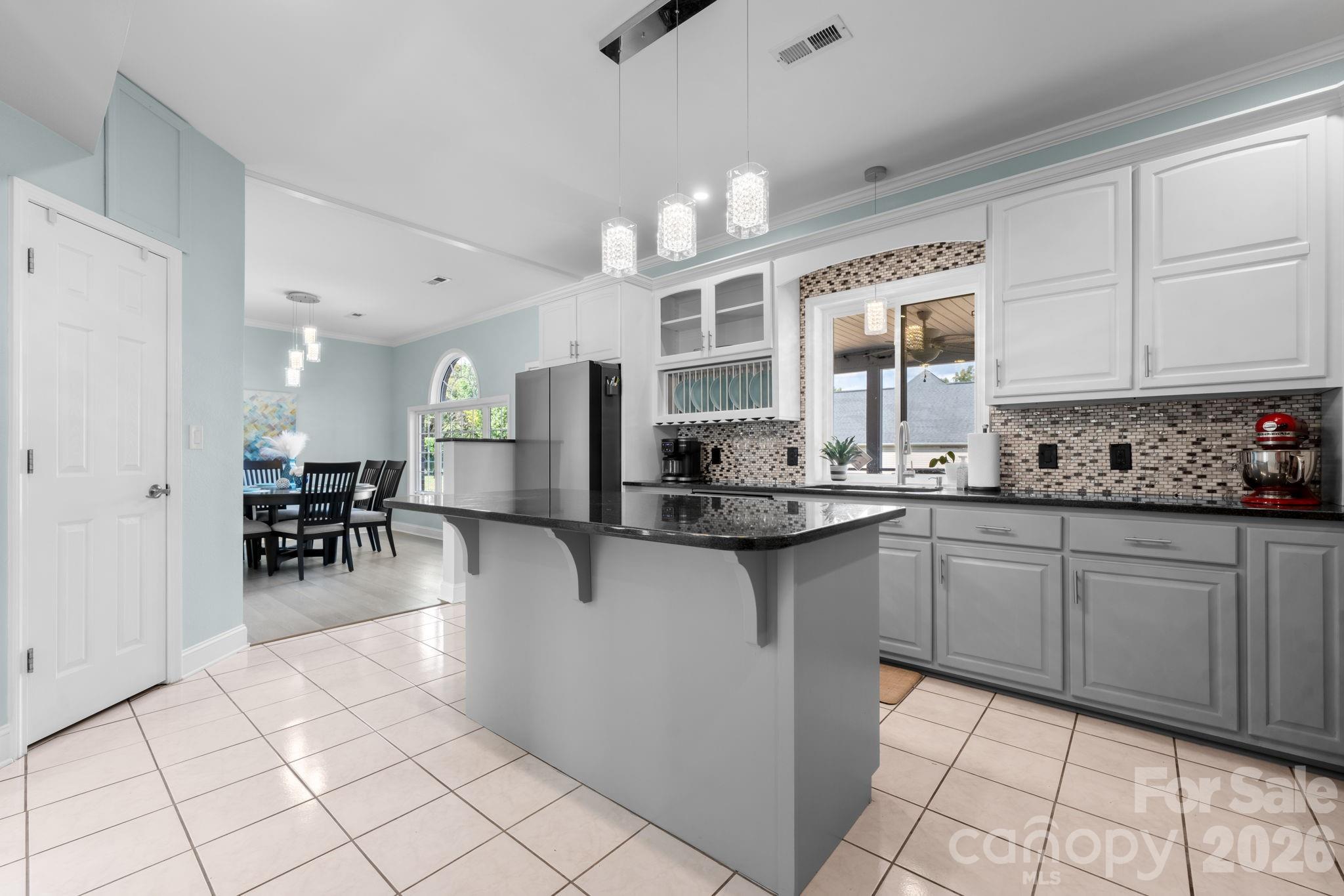 Single Family Residence at 1360 Sweet briar Lane, Hickory, photo 10 of 47