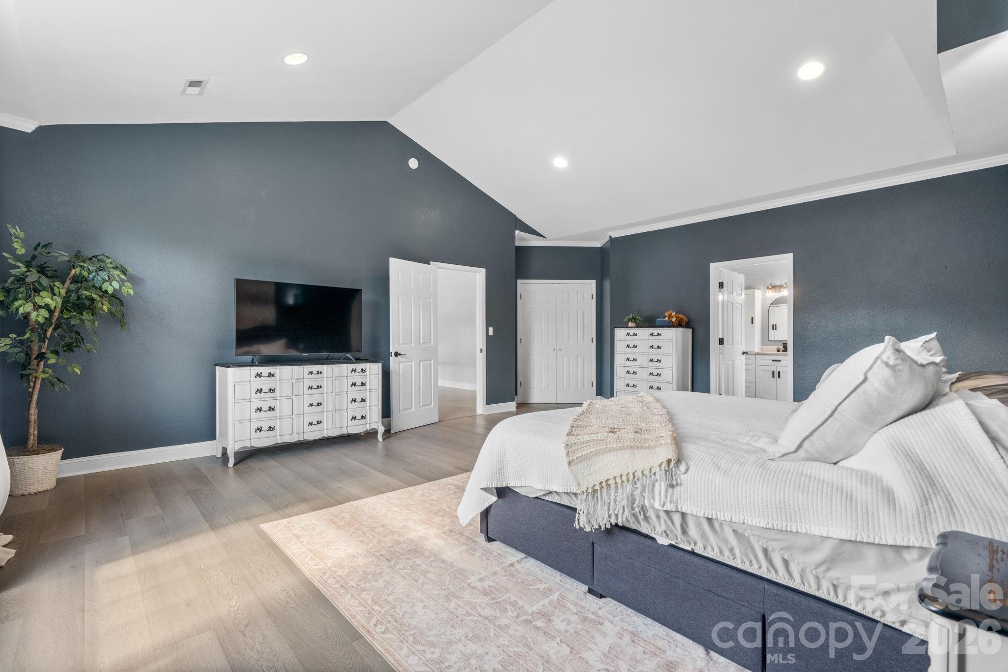 Single Family Residence at 1360 Sweet briar Lane, Hickory, photo 16 of 47