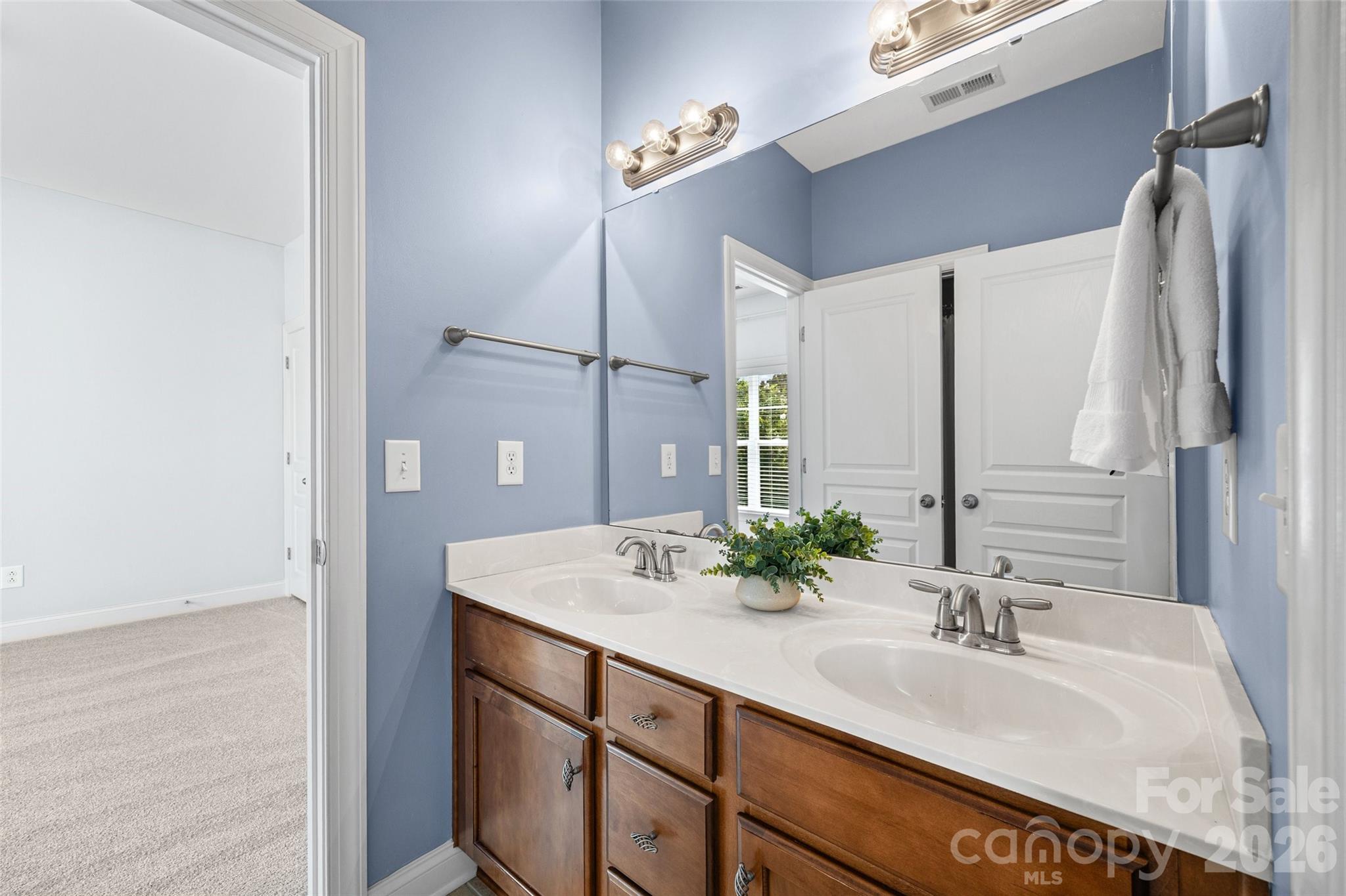 Jack n jill bath - 8029 Whitehawk Hill Road, Waxhaw