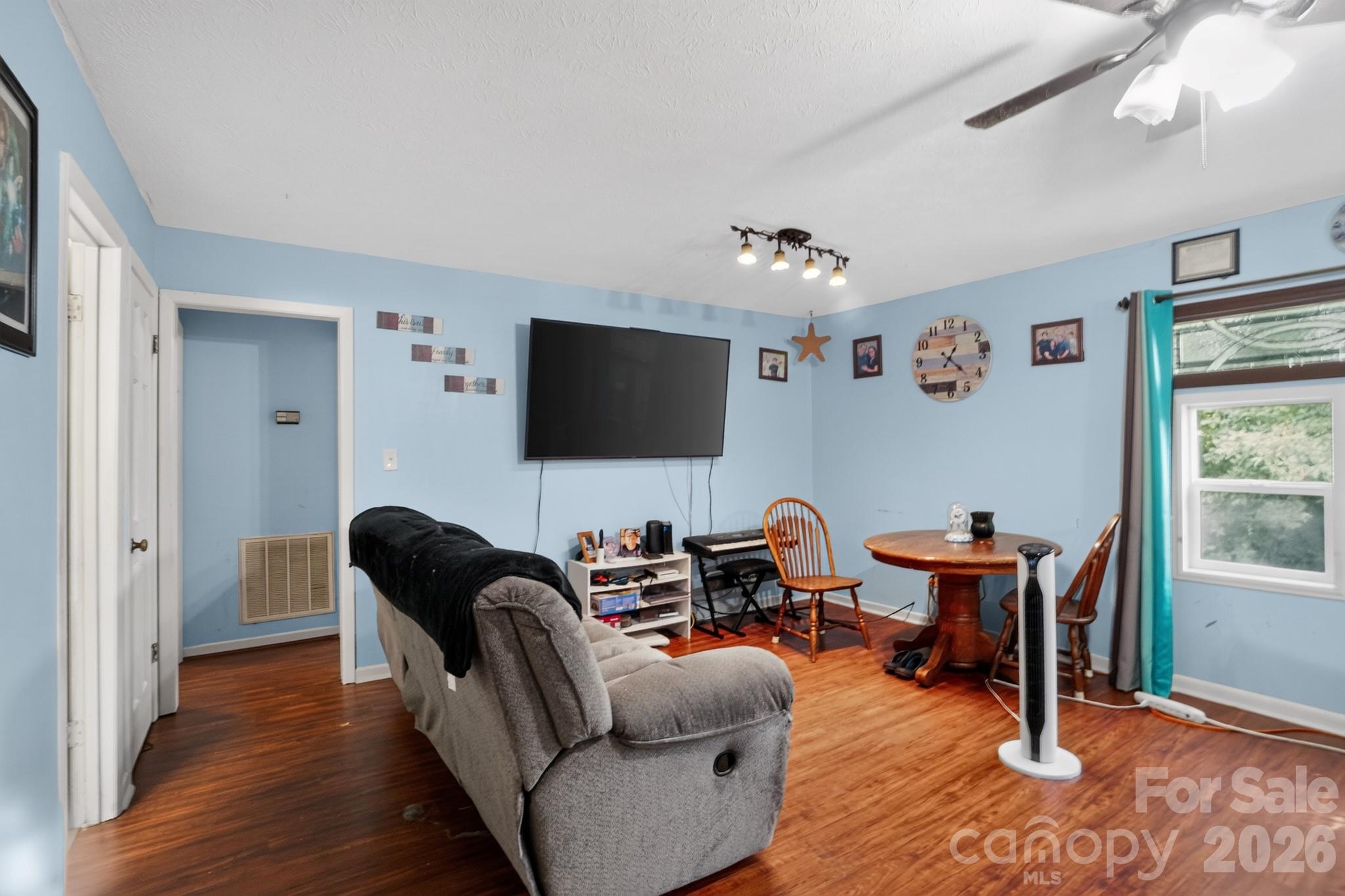 Single Family Residence at 101 White Rock Road, Grover, photo 5 of 20