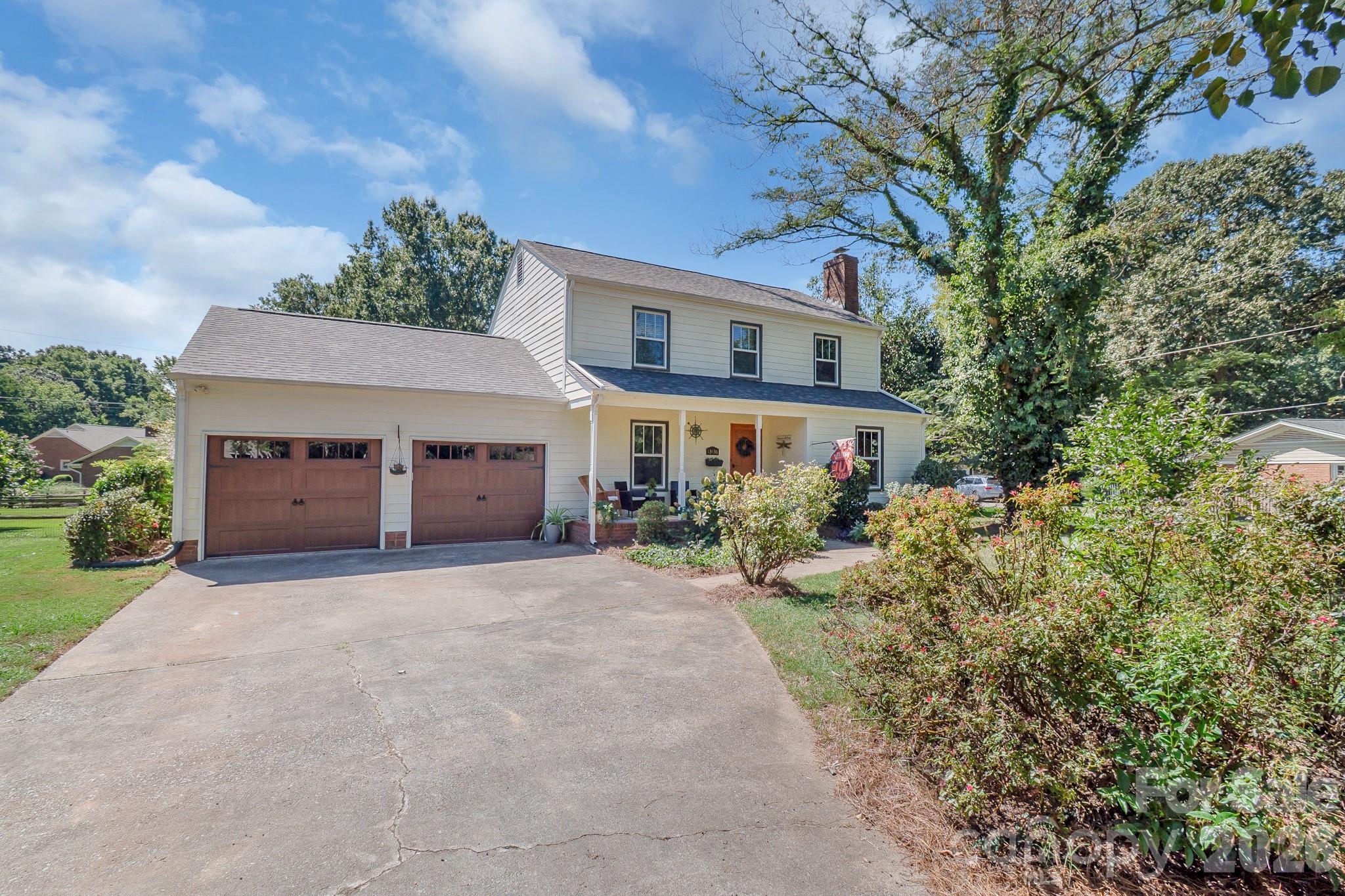 2 Car Garage with NEW Garage doors! - 13136 Blacksmith Court, Matthews