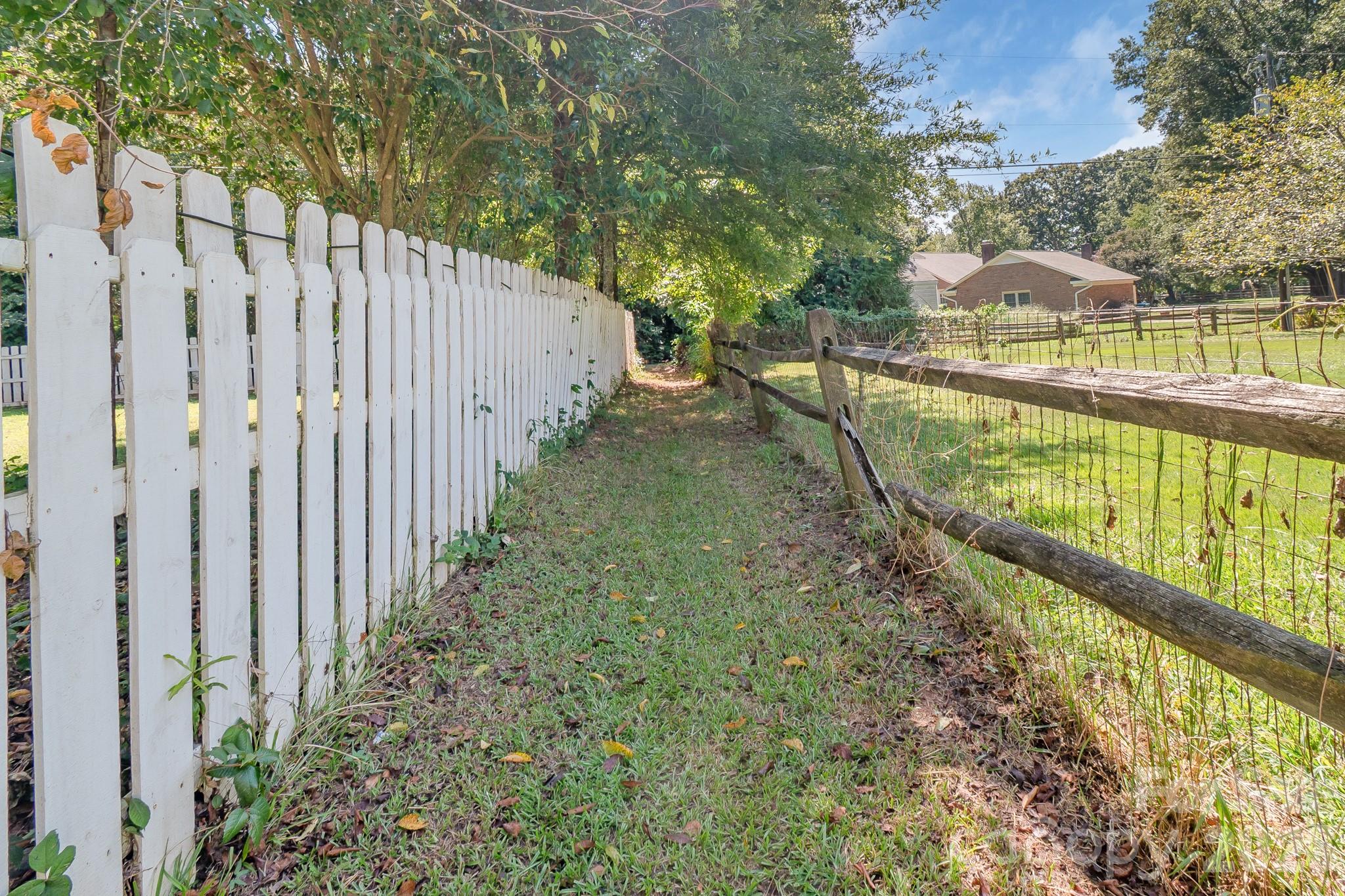 Private path to the horse trail - 13136 Blacksmith Court, Matthews