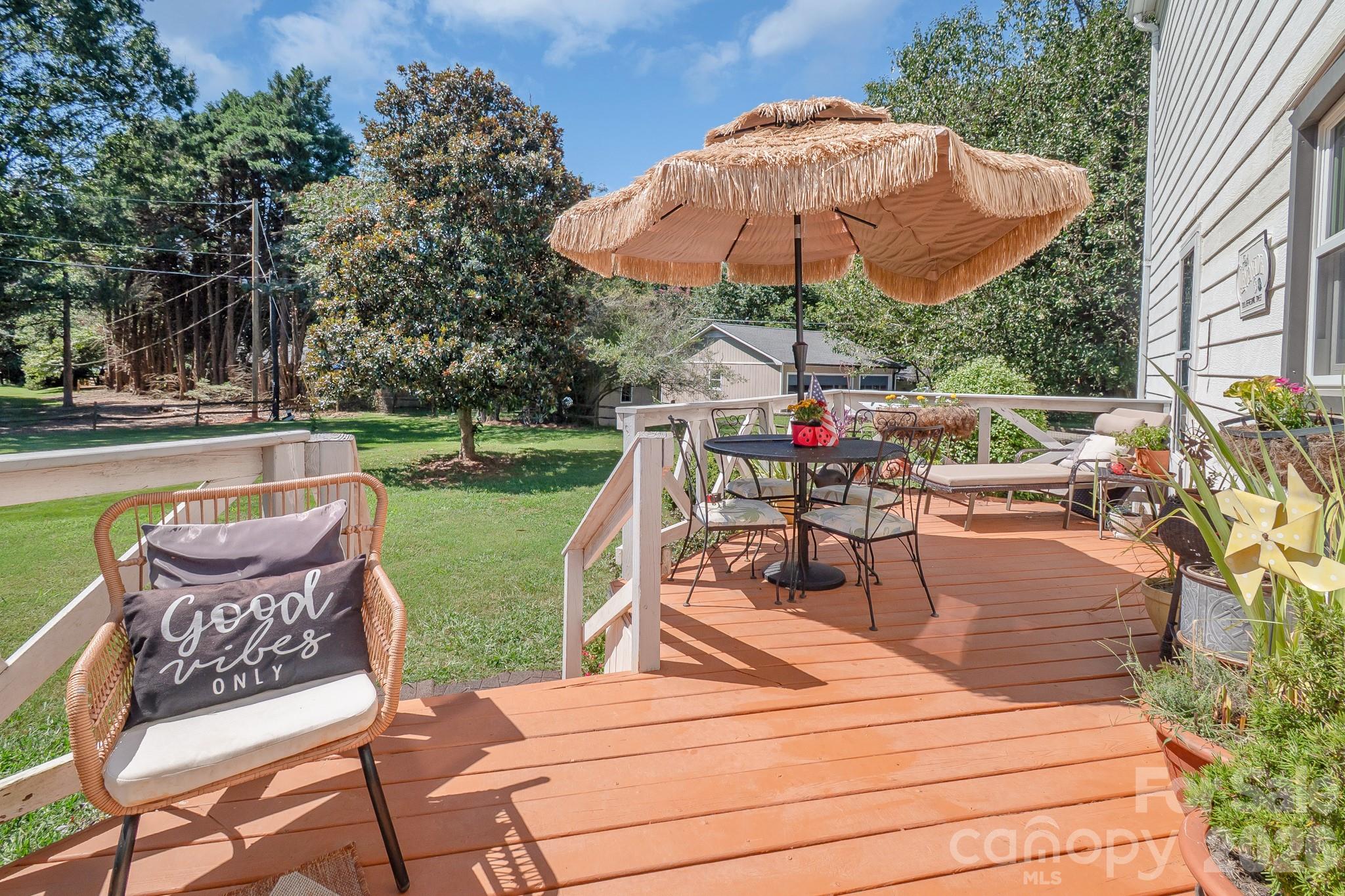 Deck for entertaining - 13136 Blacksmith Court, Matthews